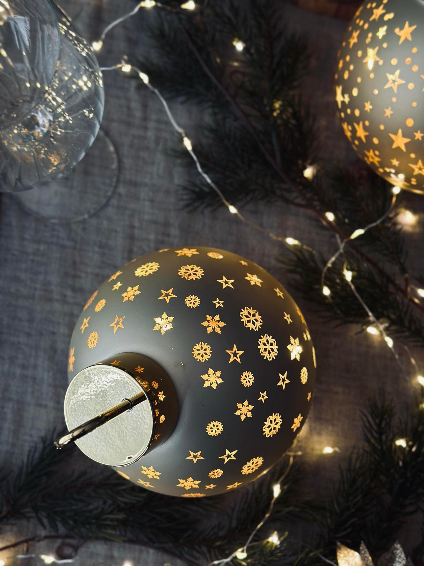 Julkula med LED-ljus - Guld