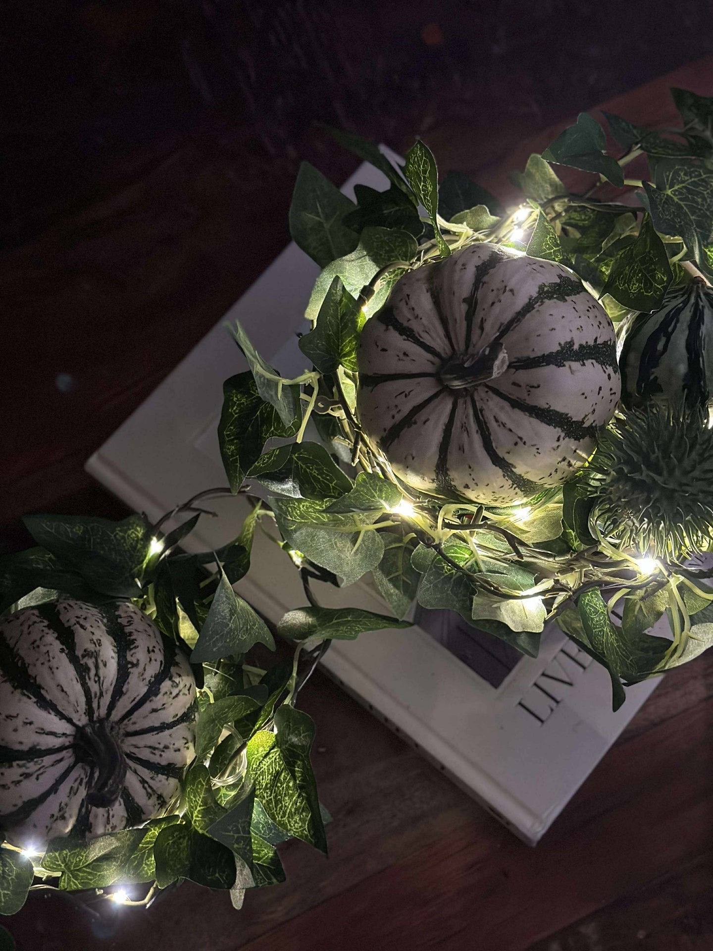 Ljusslinga med gröna murgrönablad - 290cm