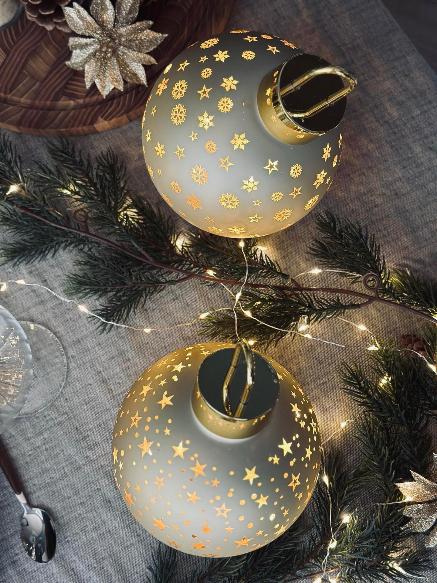 Julkula med LED-ljus - Guld