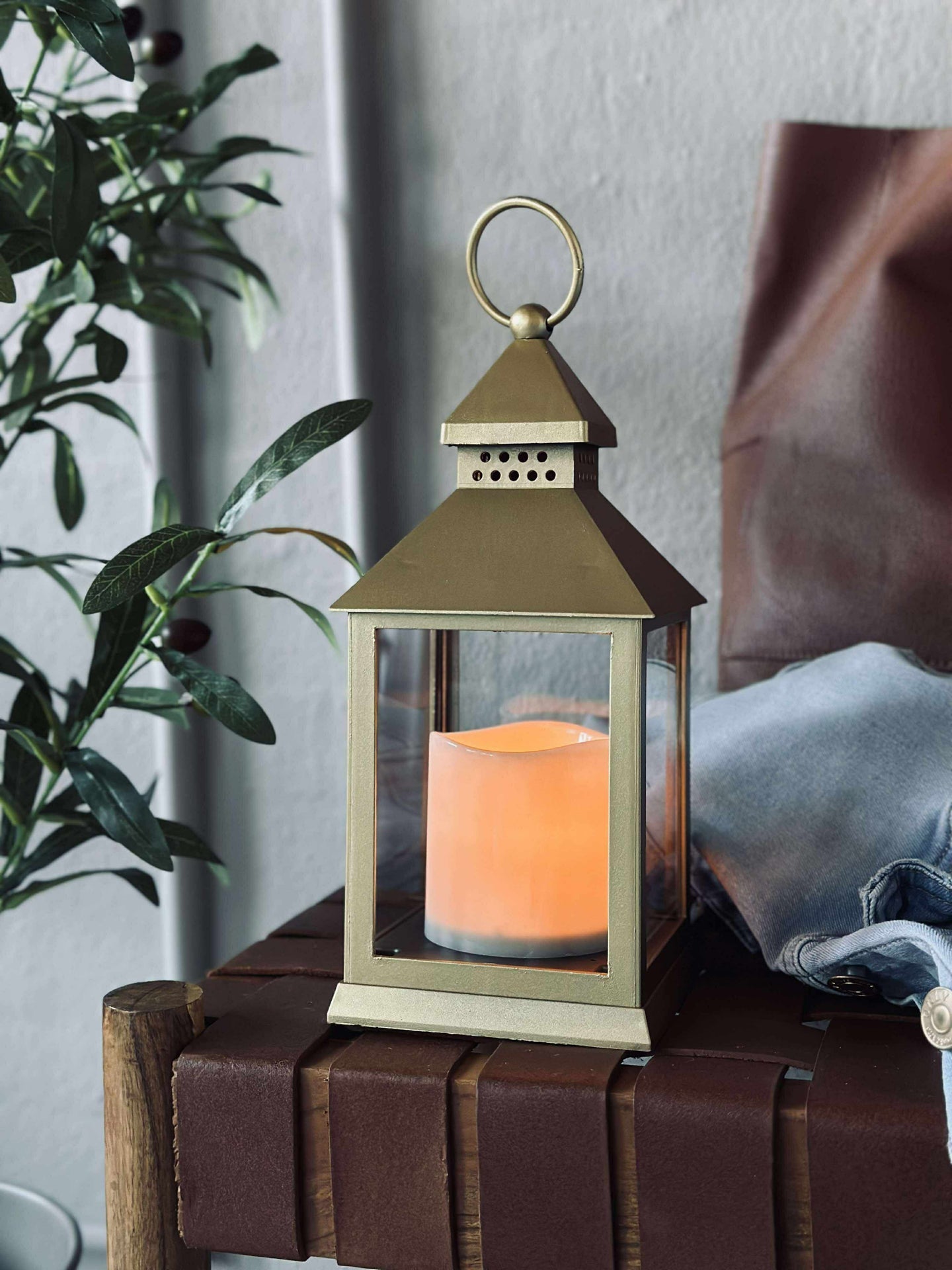 Lykta med Timer - Guld