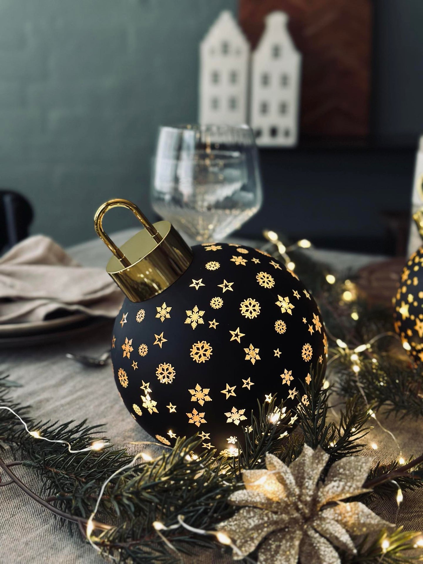 Julkula med LED-ljus - Black