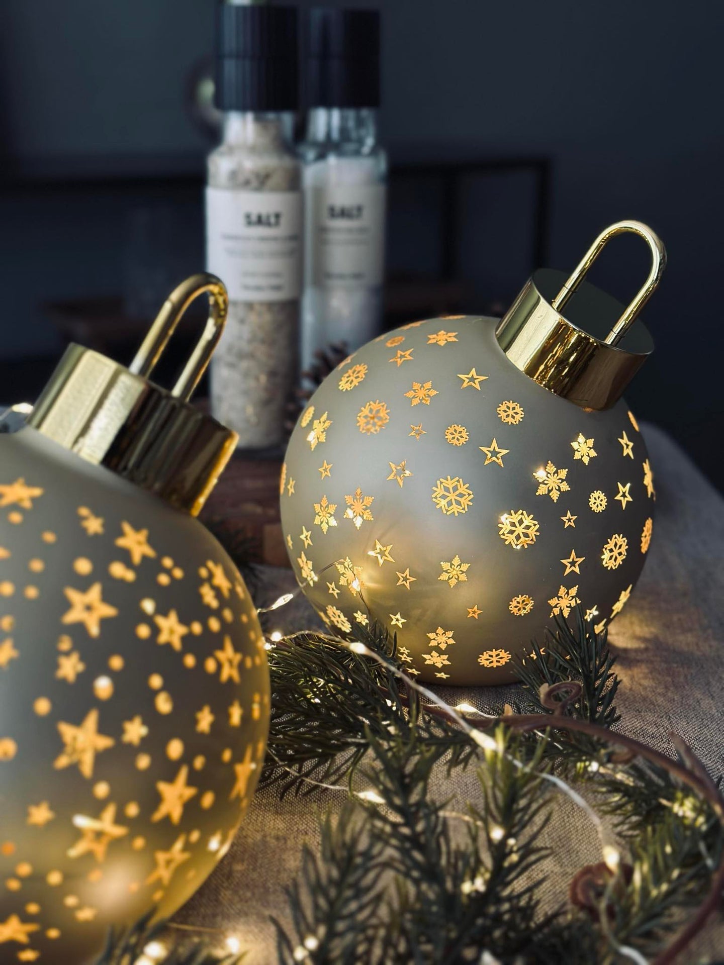 Julkula med LED-ljus - Guld