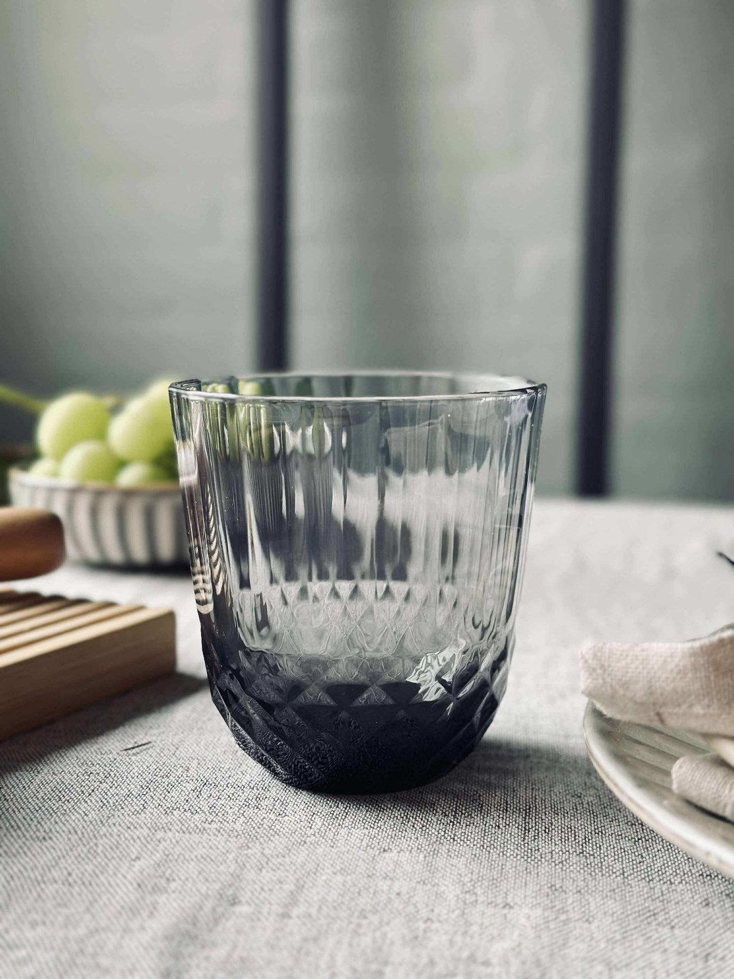 Vattenglas Sanna grå