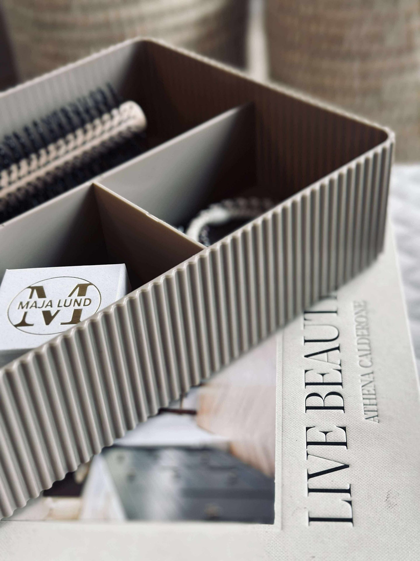 Sminkorganisatör med fackindelning - Taupe