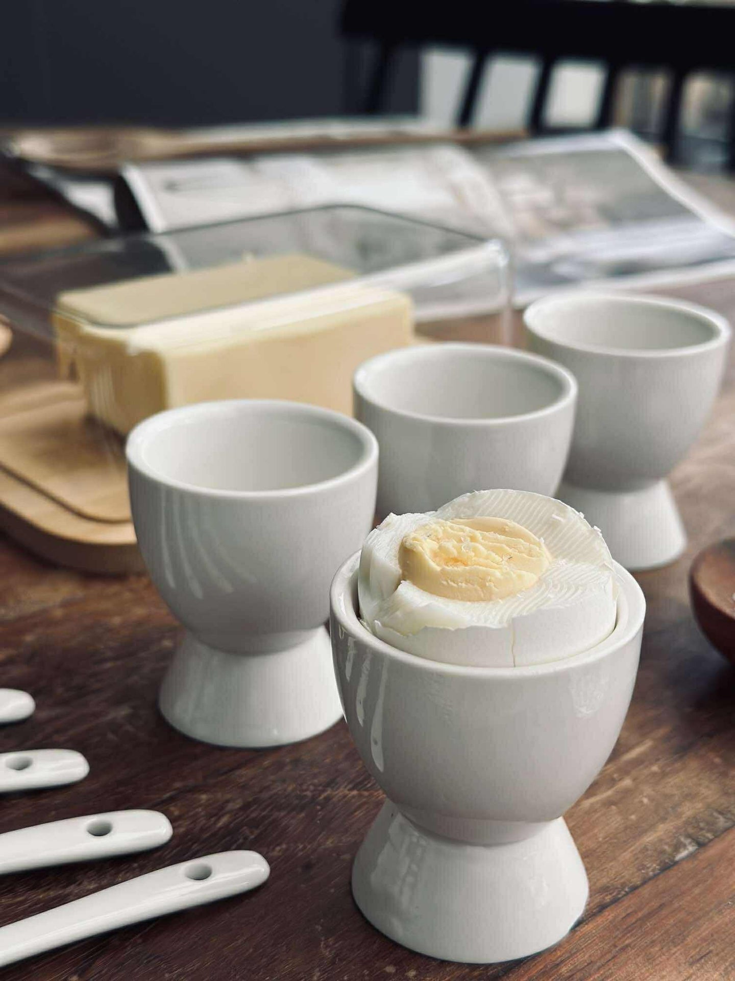 Äggkoppar i porslin - 8 st med skedar