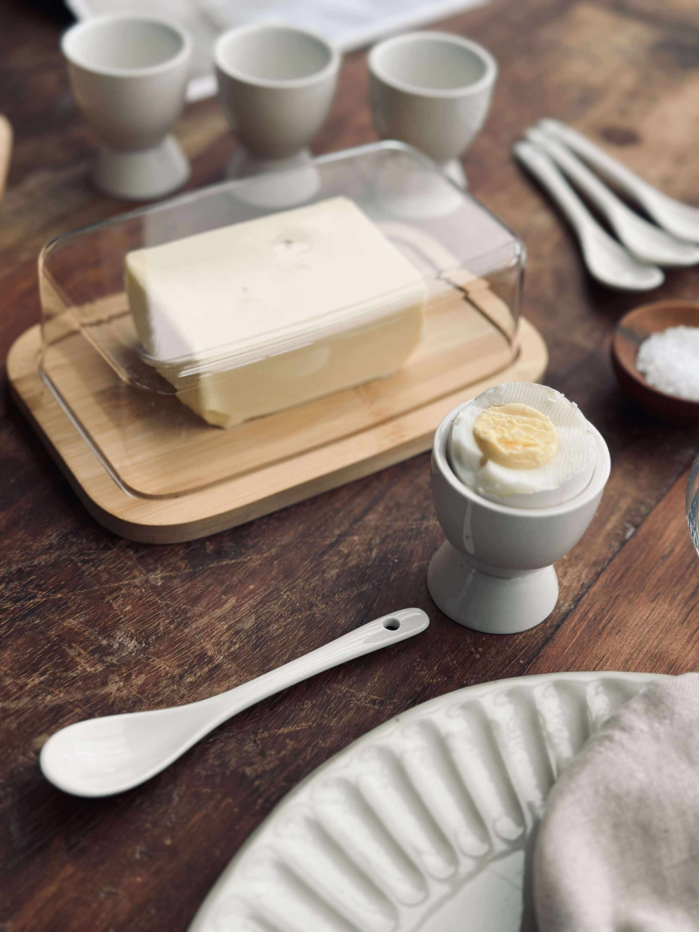 Äggkoppar i porslin - 8 st med skedar