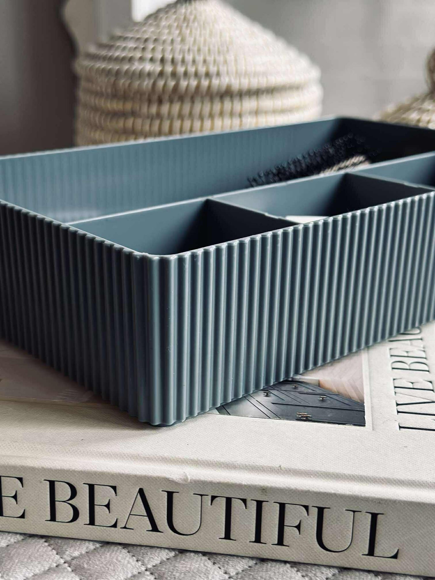 Sminkorganisatör med fackindelning - Grå