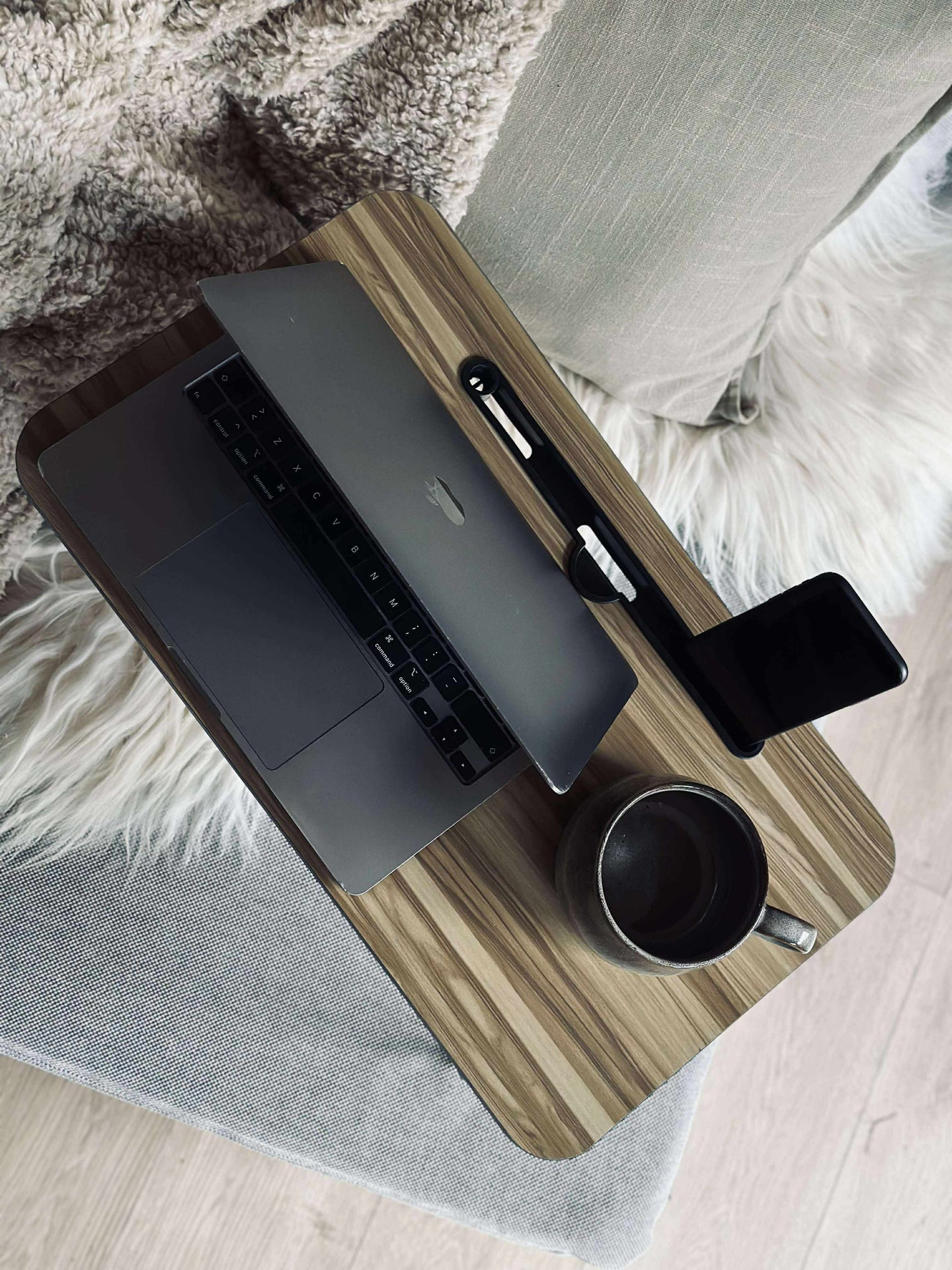 Brickbord med hållare för iPad / telefon