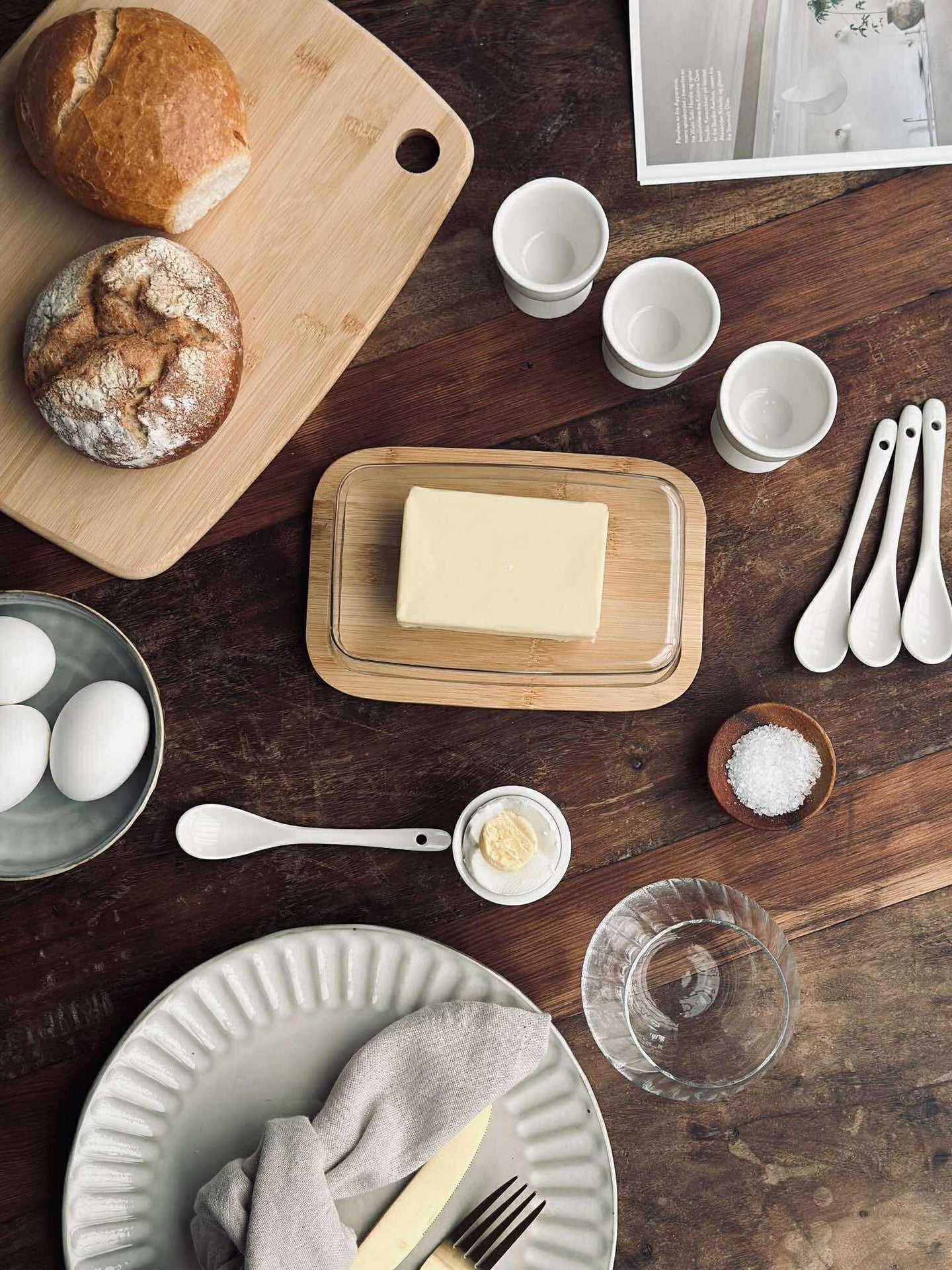 Äggkoppar i porslin - 8 st med skedar