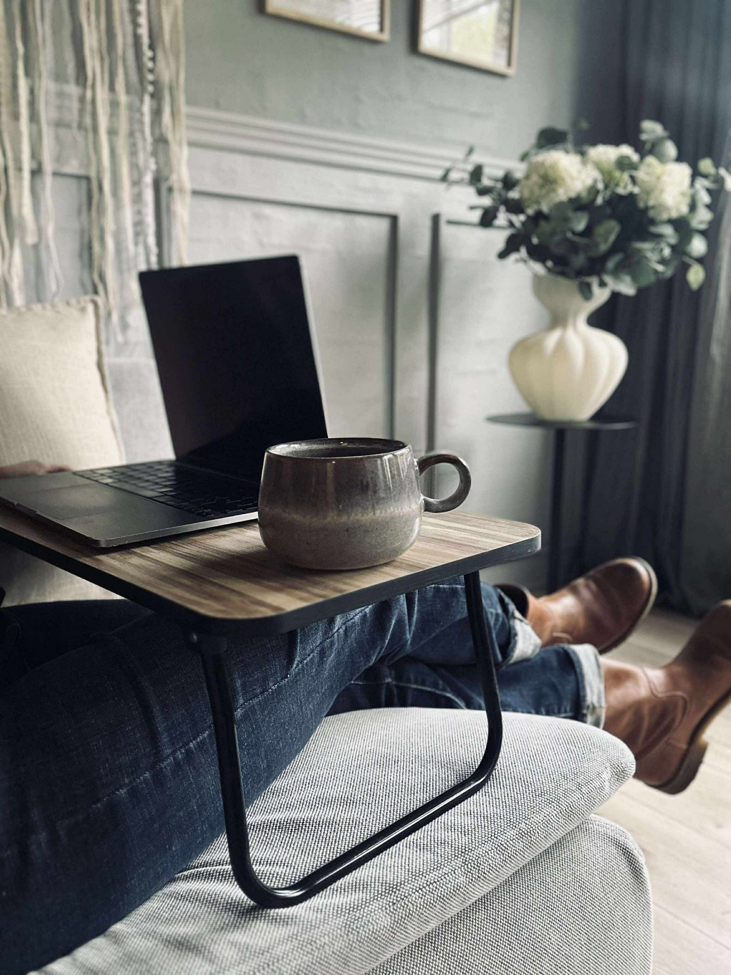 Brickbord med hållare för iPad / telefon