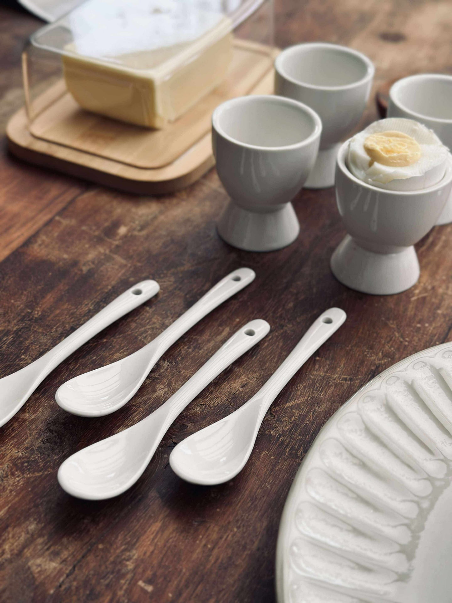 Äggkoppar i porslin - 8 st med skedar