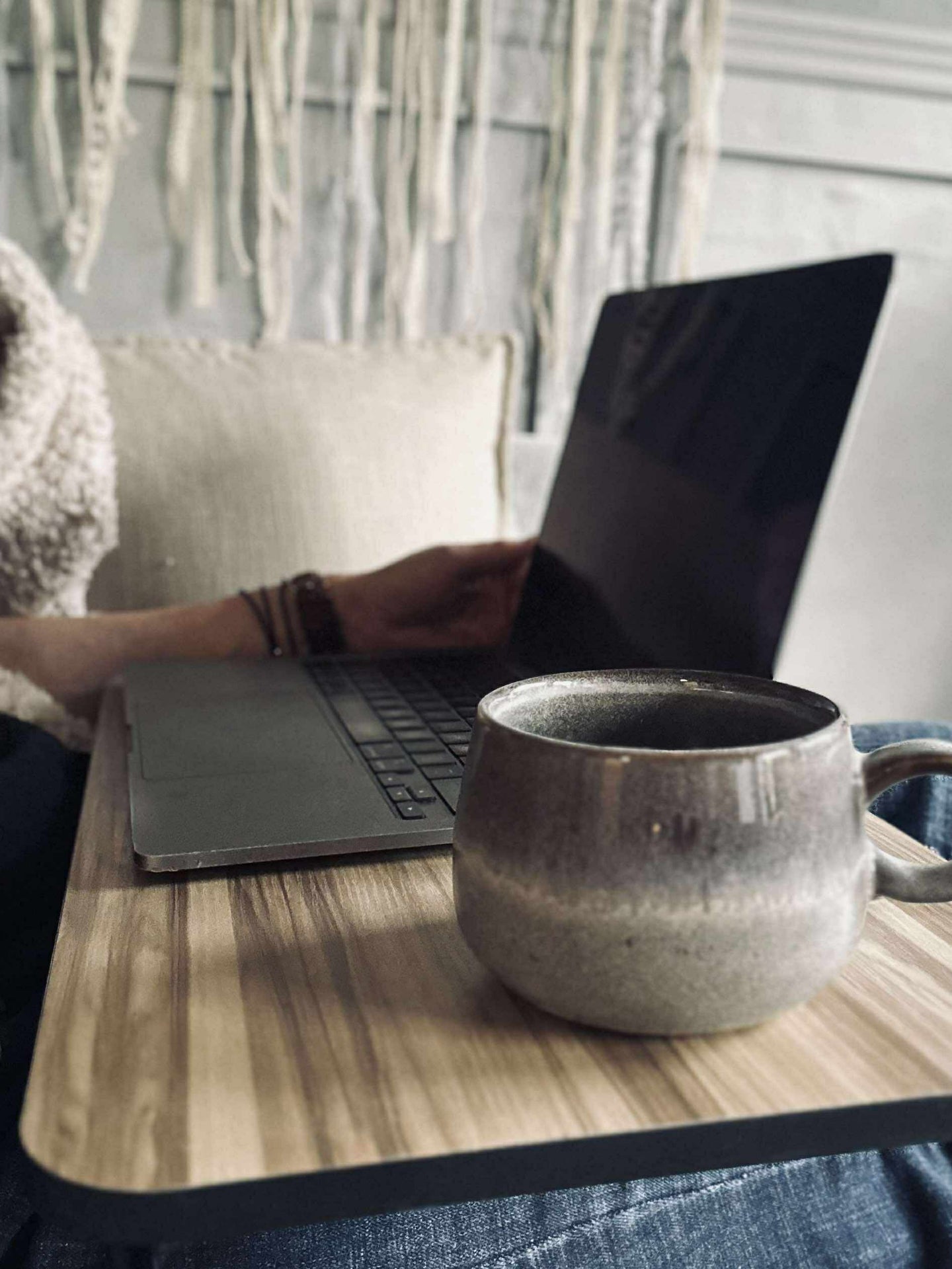 Brickbord med hållare för iPad / telefon