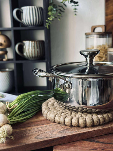 Grytunderlägg DOTS - Mörk sand ull