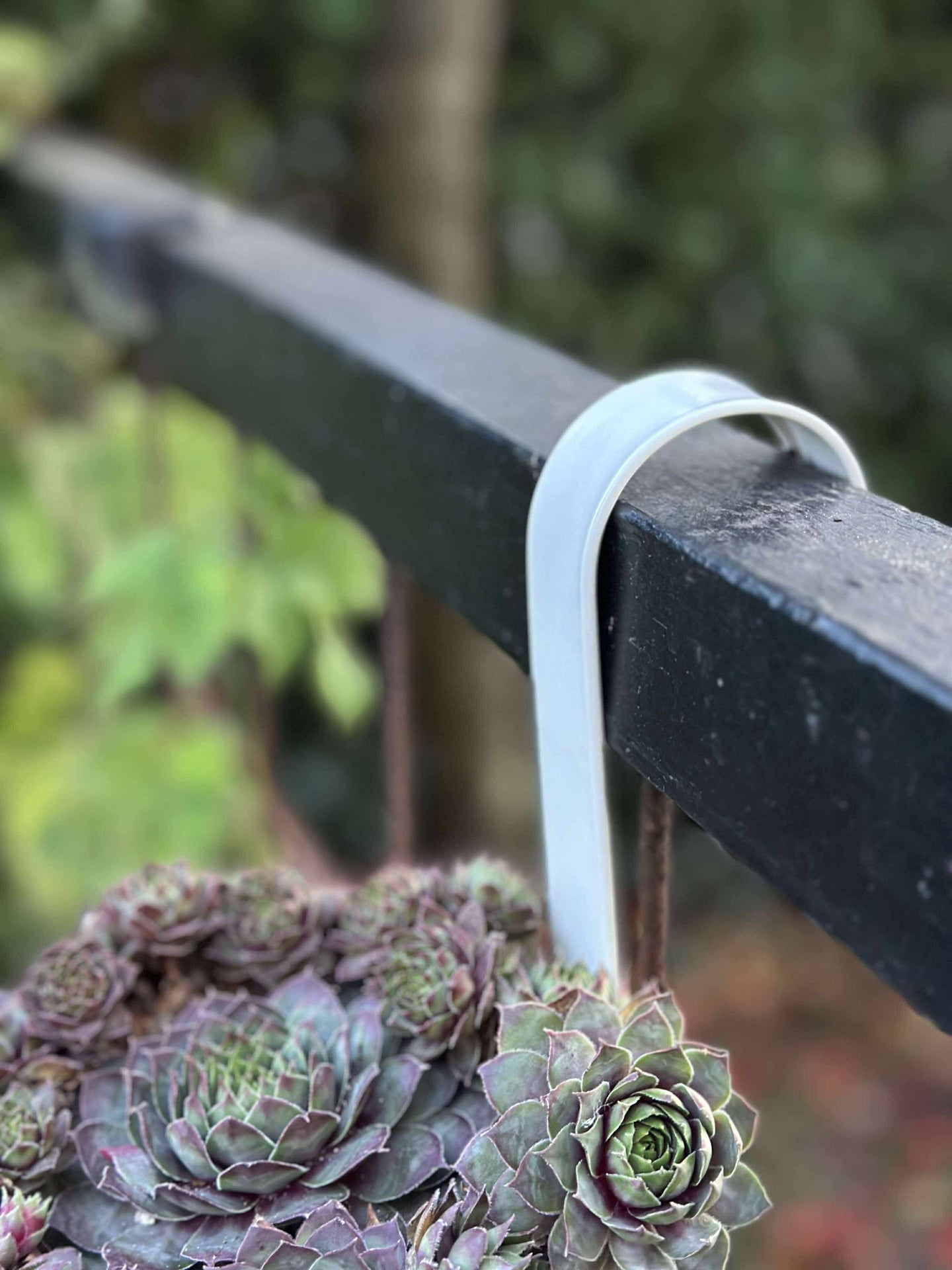 Krukka med räfflor och upphängning - Vit