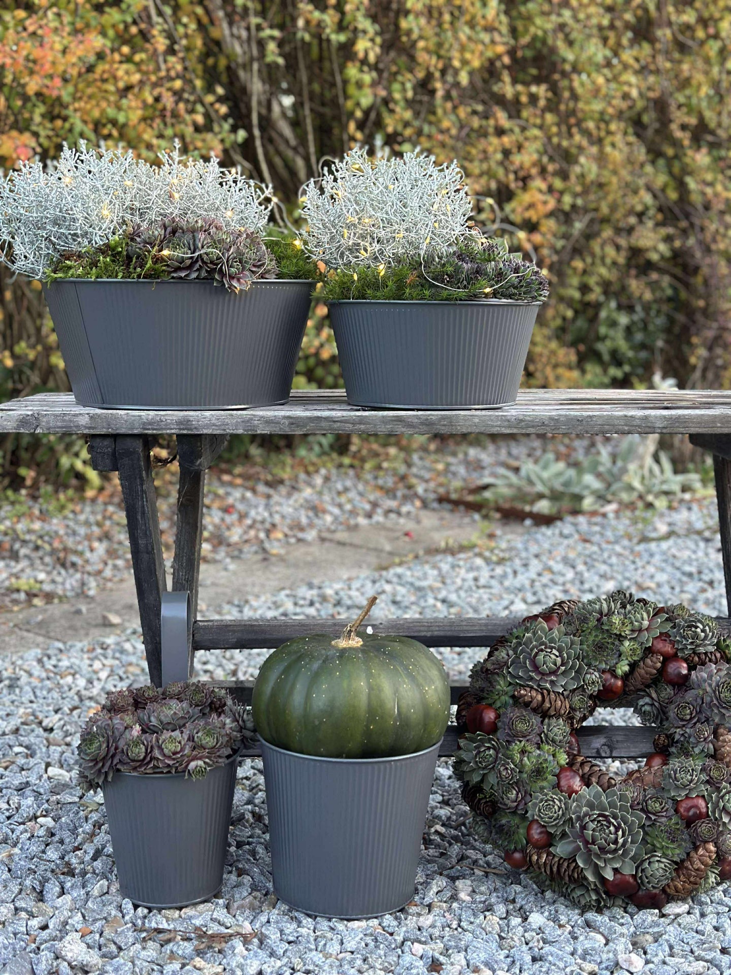 Kruka med räfflor och upphängning - Grå