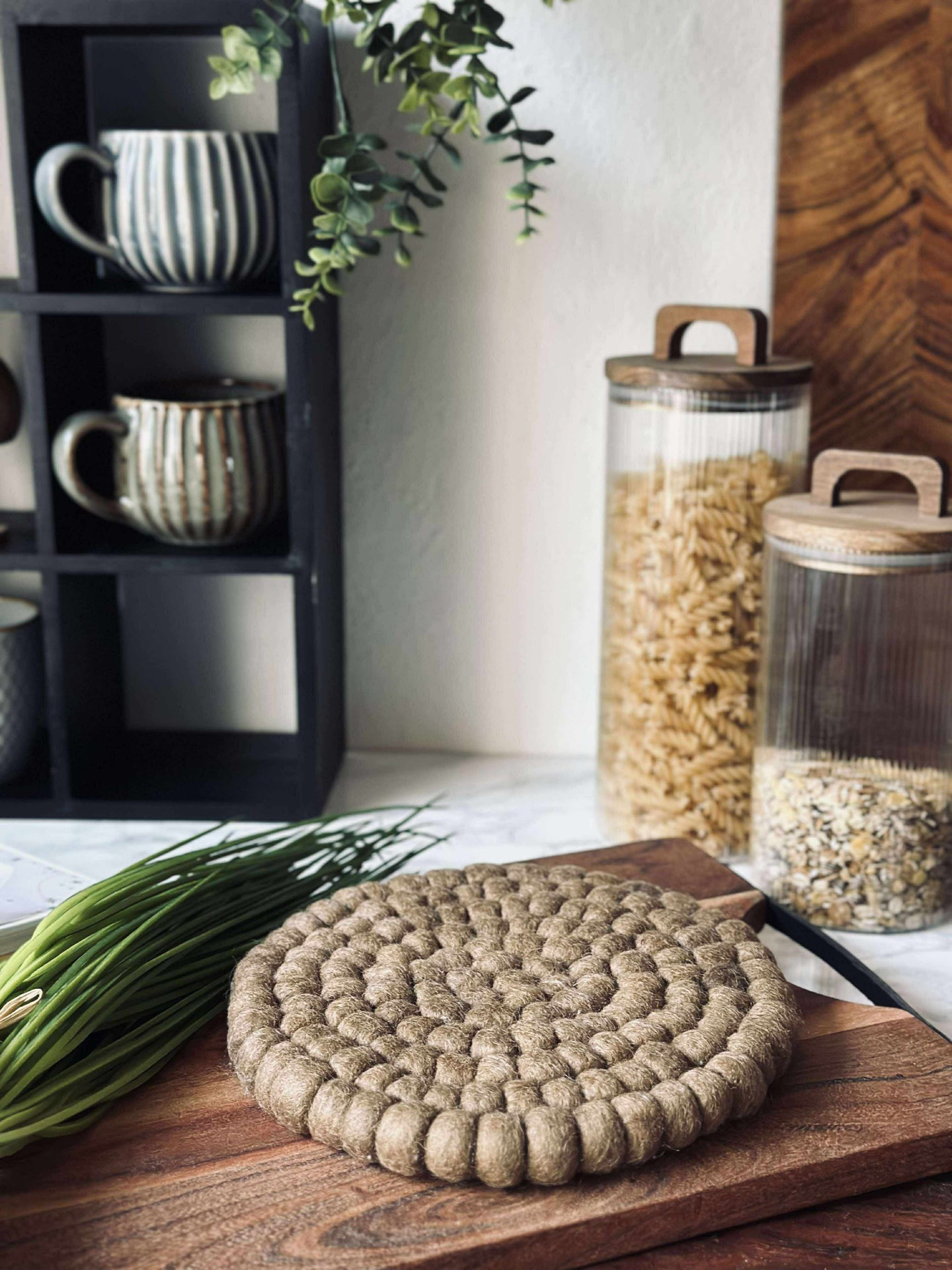 Bordsunderlägg DOTS - Mörk sand ull