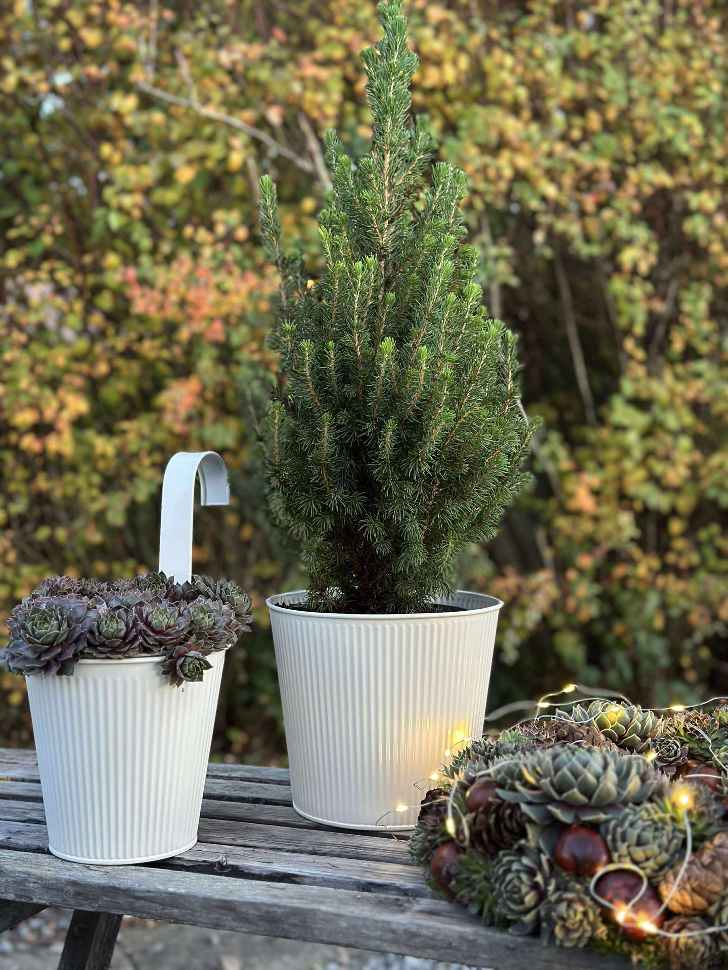 Krukka med räfflor och upphängning - Vit