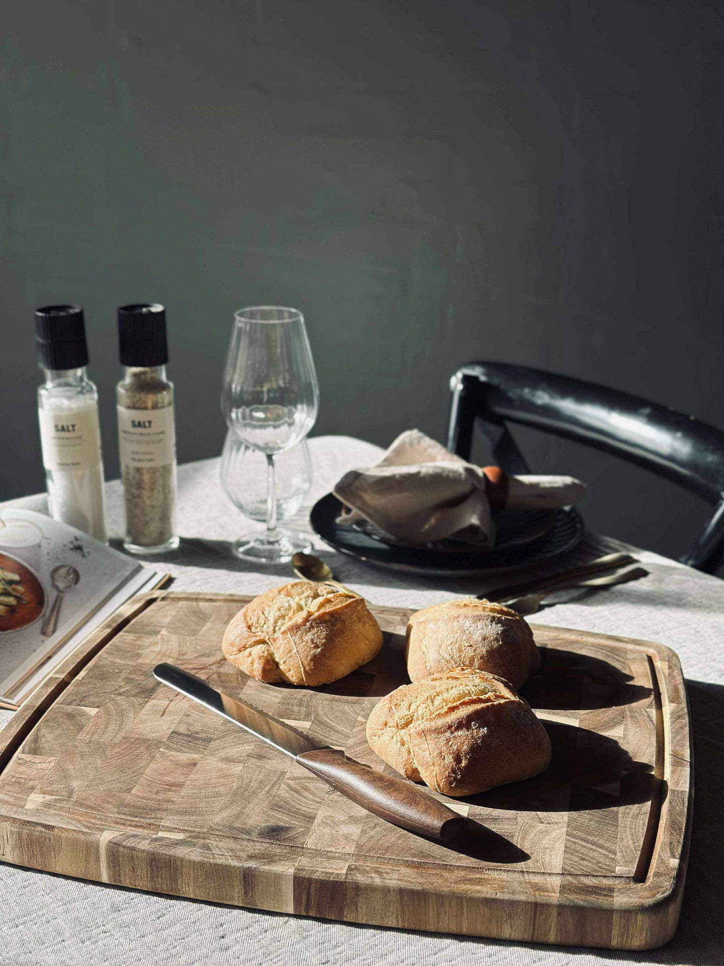 Skärbräda med saftspår