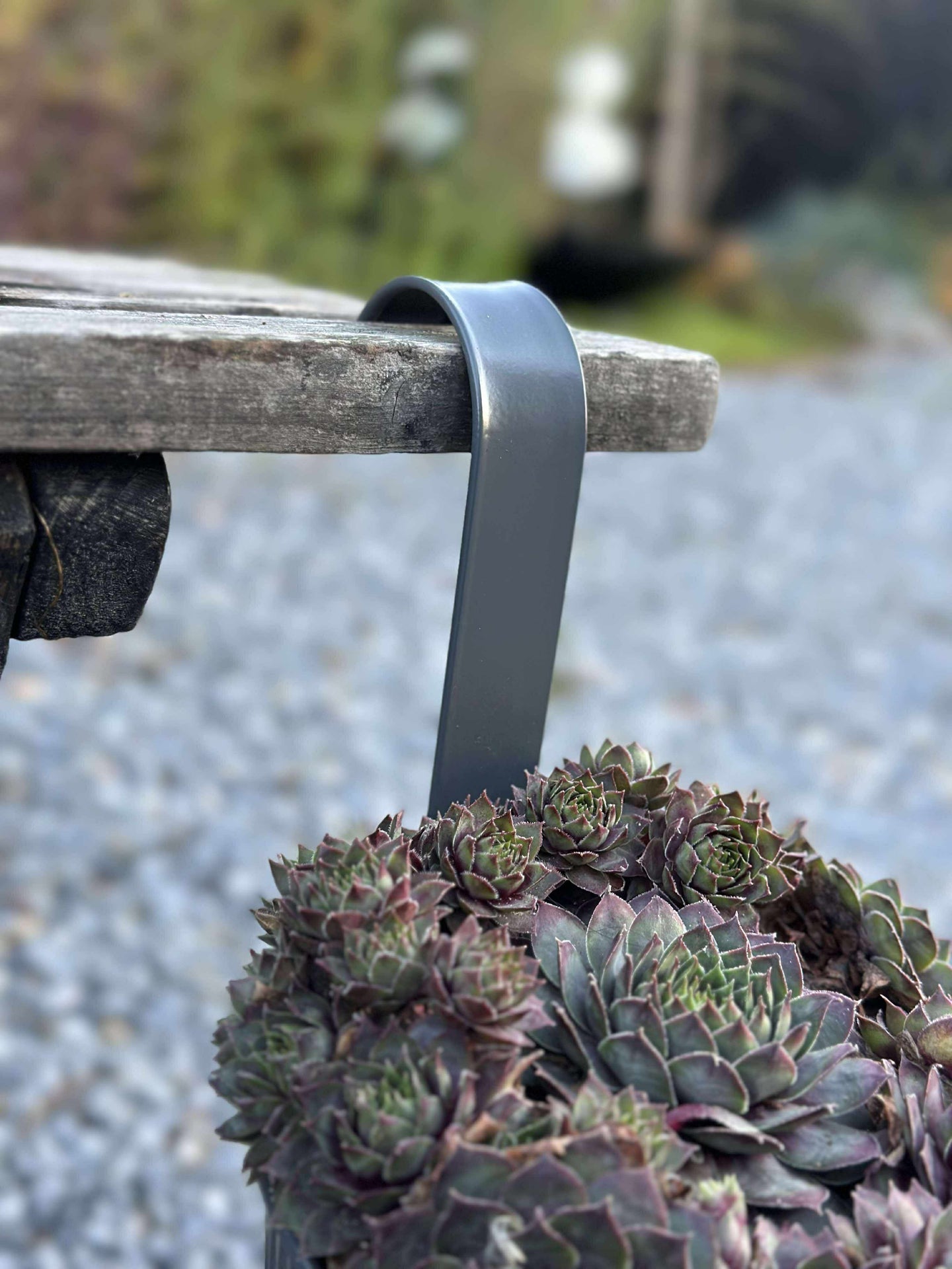 Kruka med räfflor och upphängning - Grå