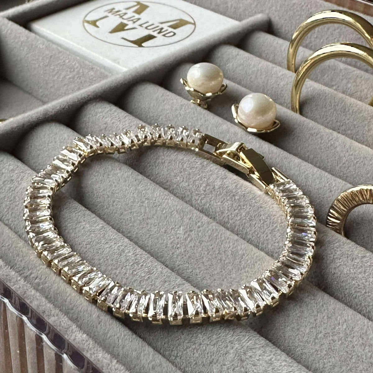 Tennisarmband Thelma med zirkoner - guldbelagt