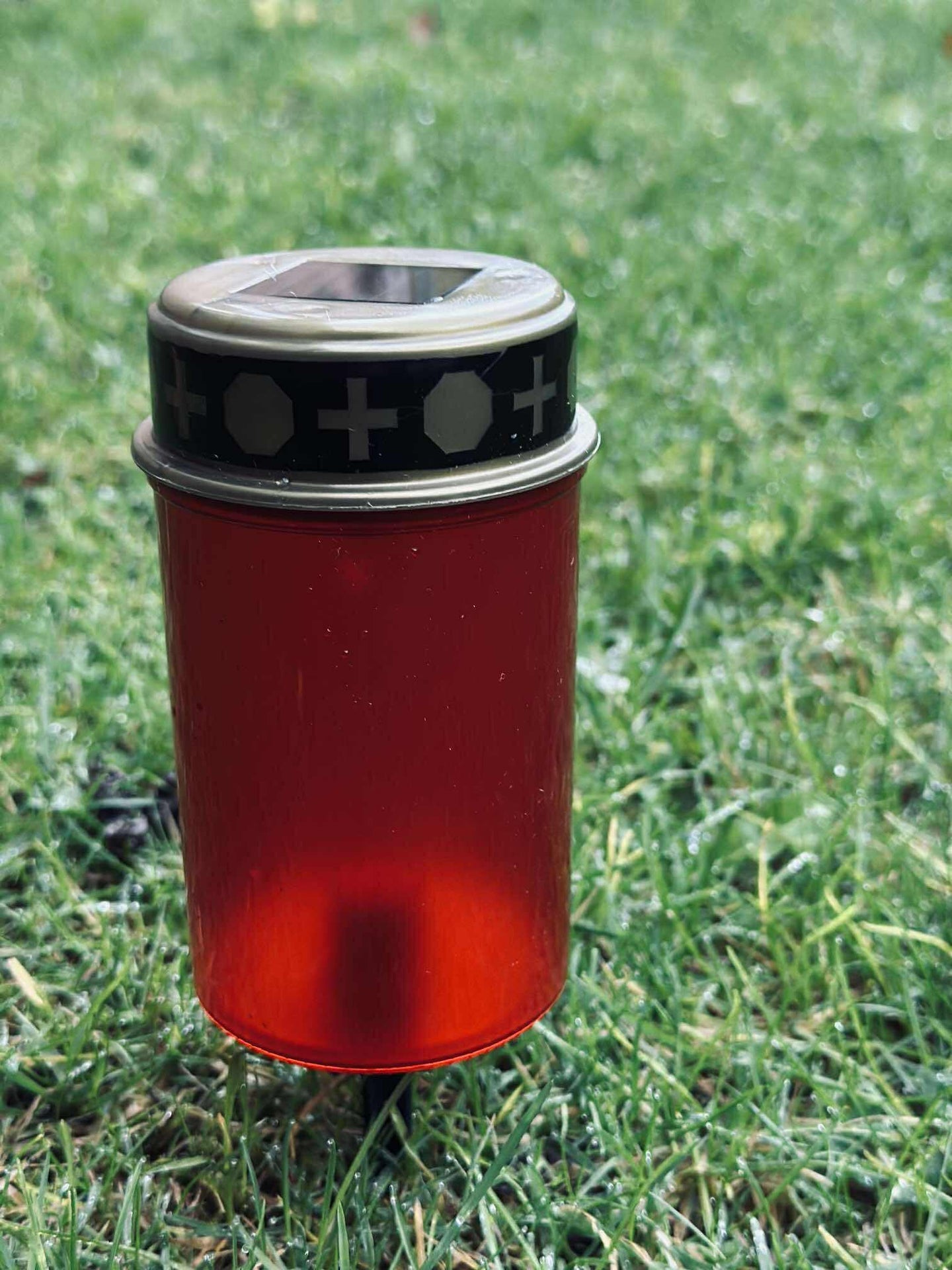 Gravljus med solceller - Röd