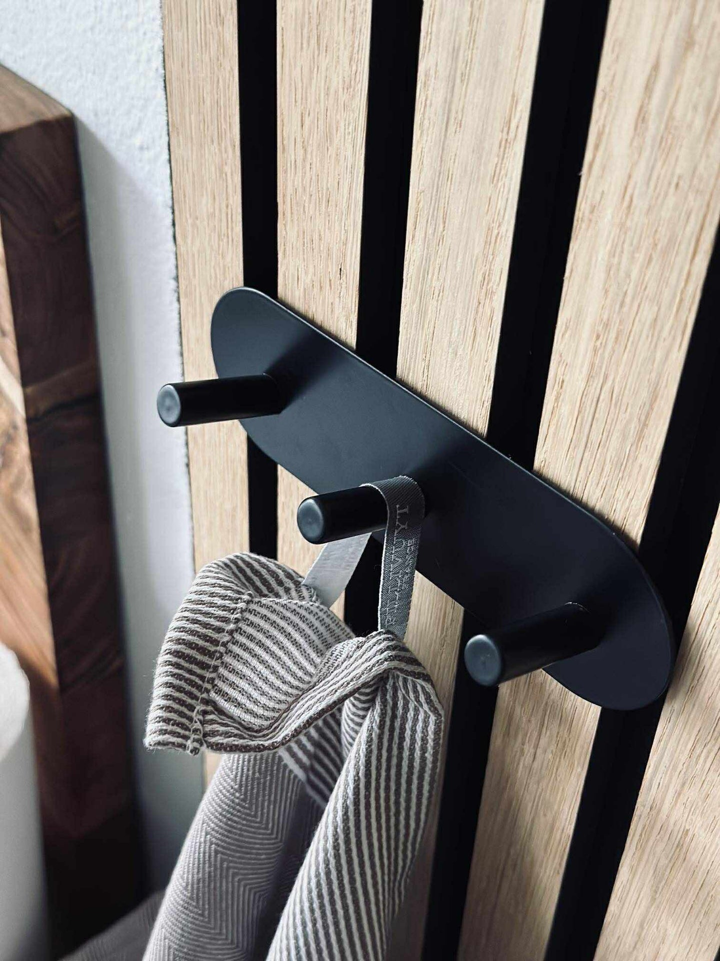 Självhäftande krok