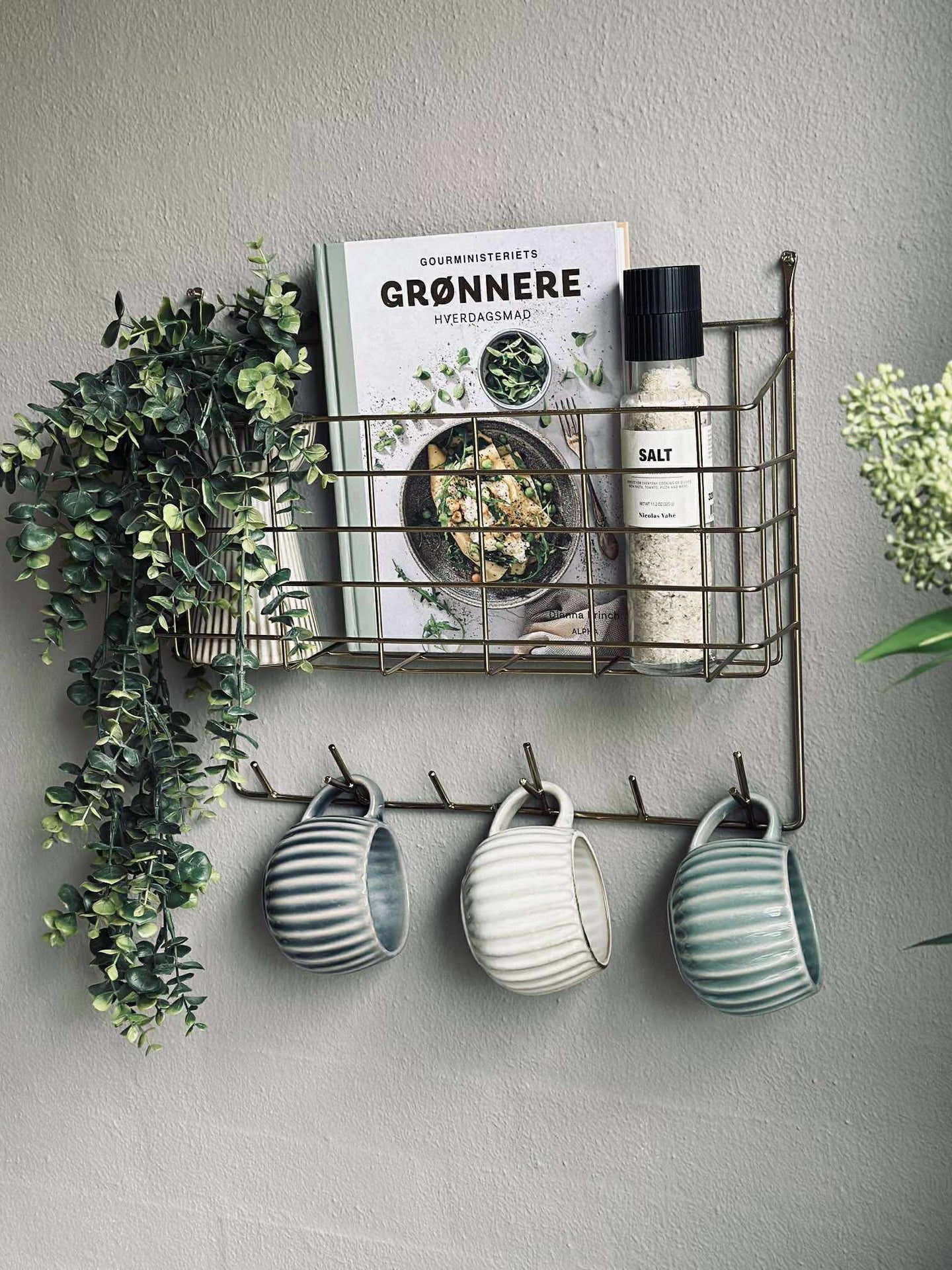 Vägghylla med krokar - Metall