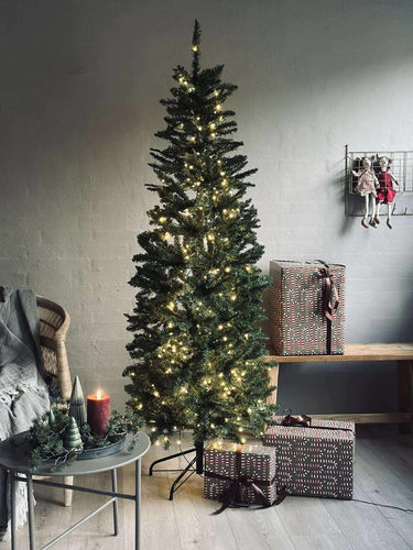 Julgran med ljusslinga