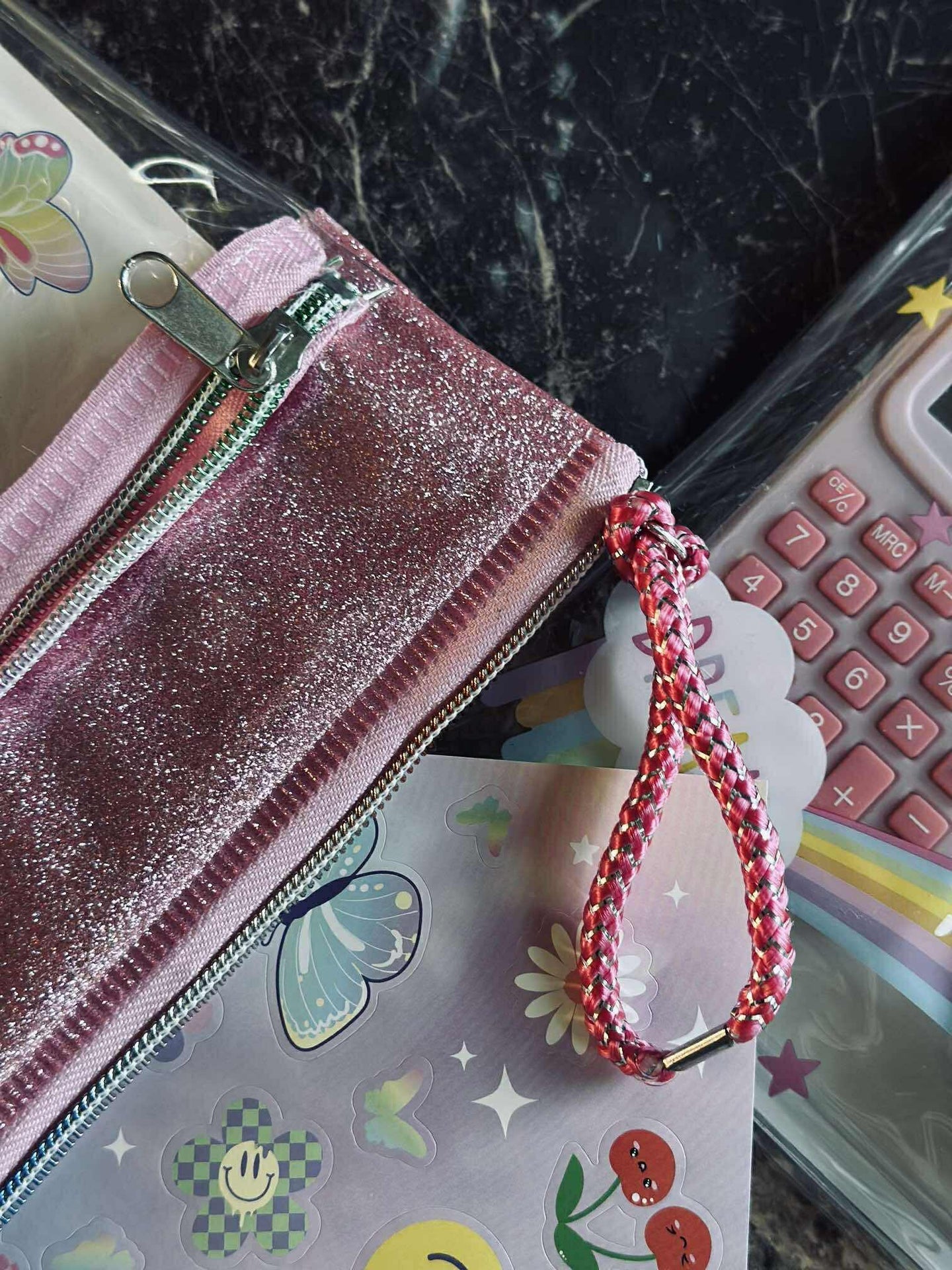 Flickväska med innehåll - MIX