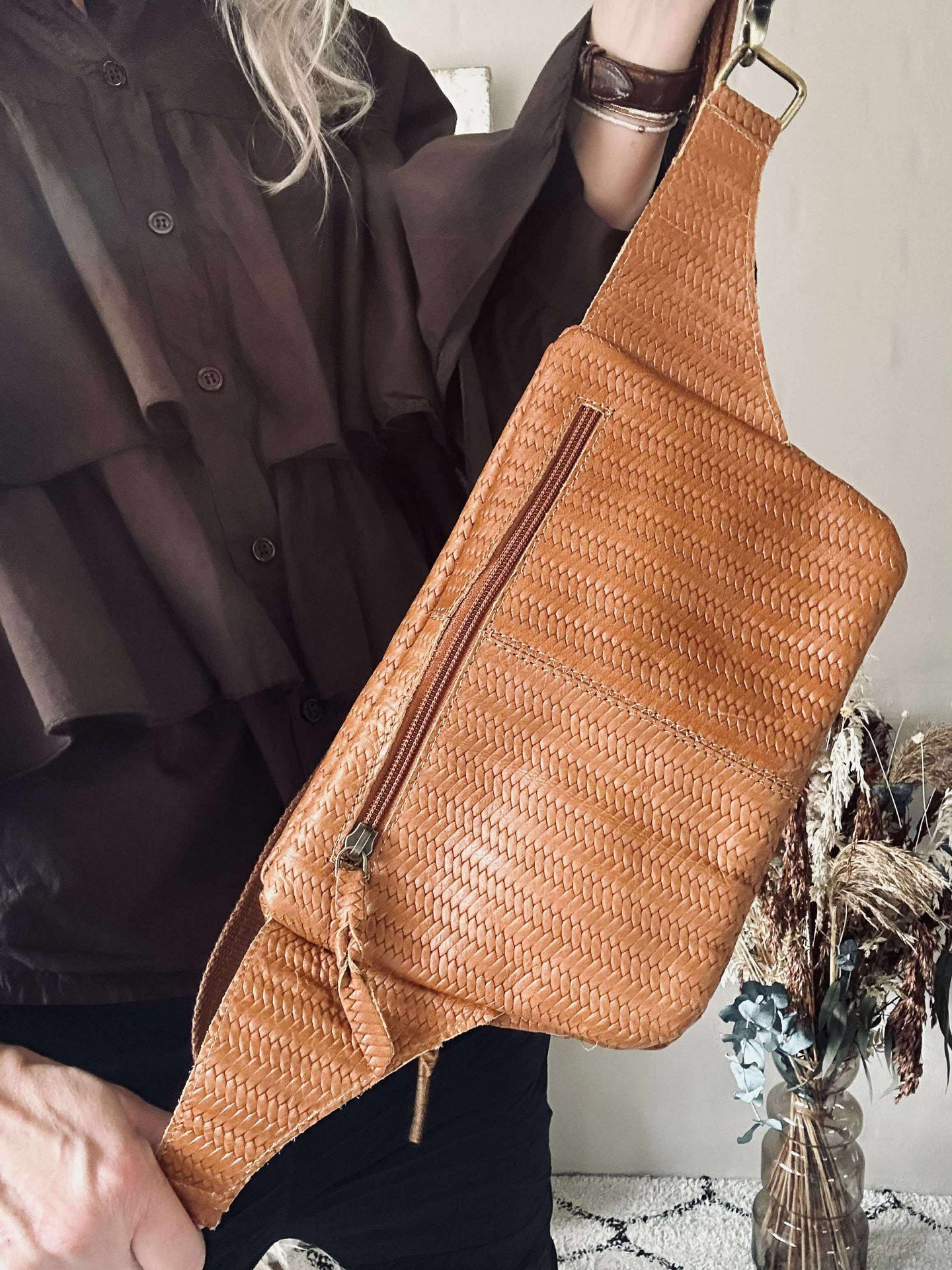 Midjeväska Kaya - Cognac flätad