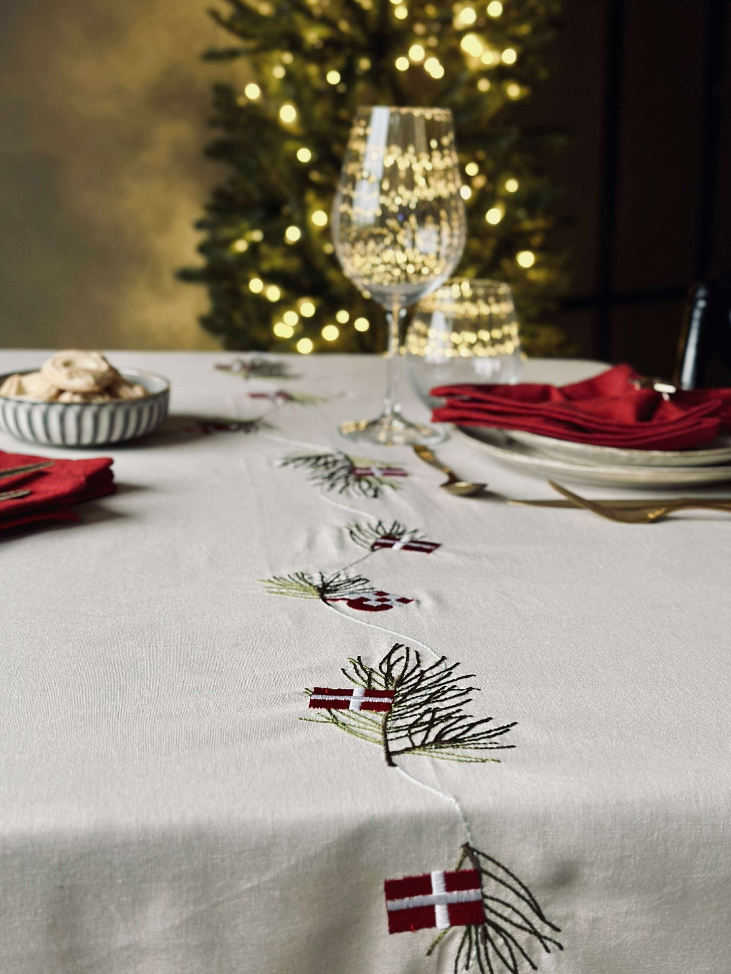 Julduk 140 x 240 - Dansk jul med flaggor och julhjärtan