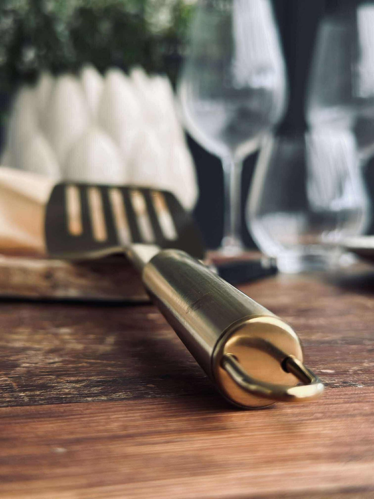Spatel med hål Golden - Rostfritt stål