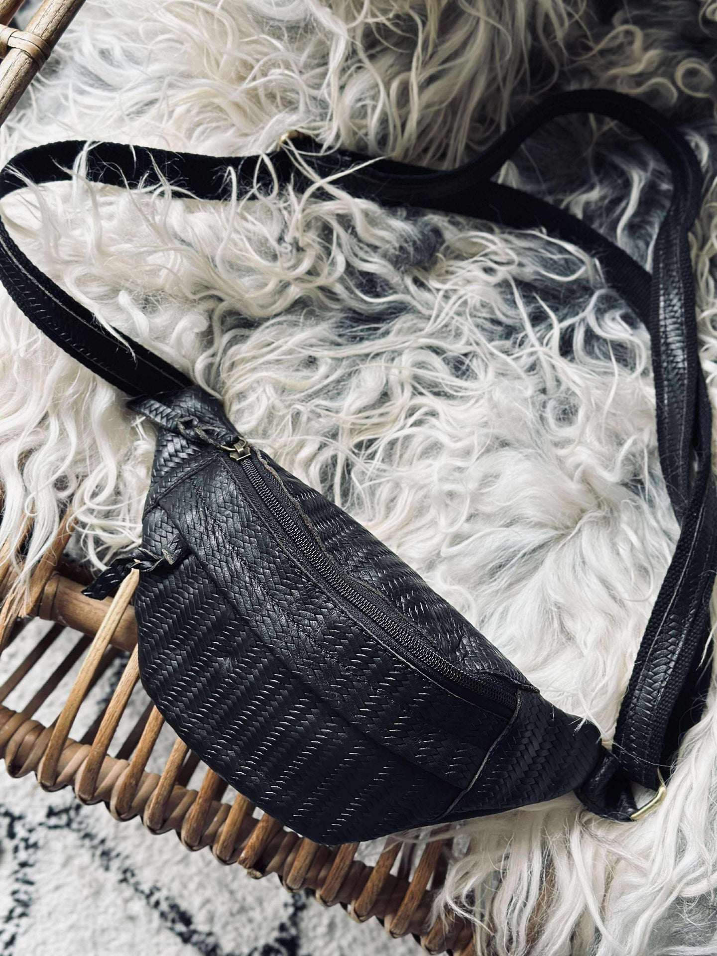Bumbag Tasha - Svart flätad