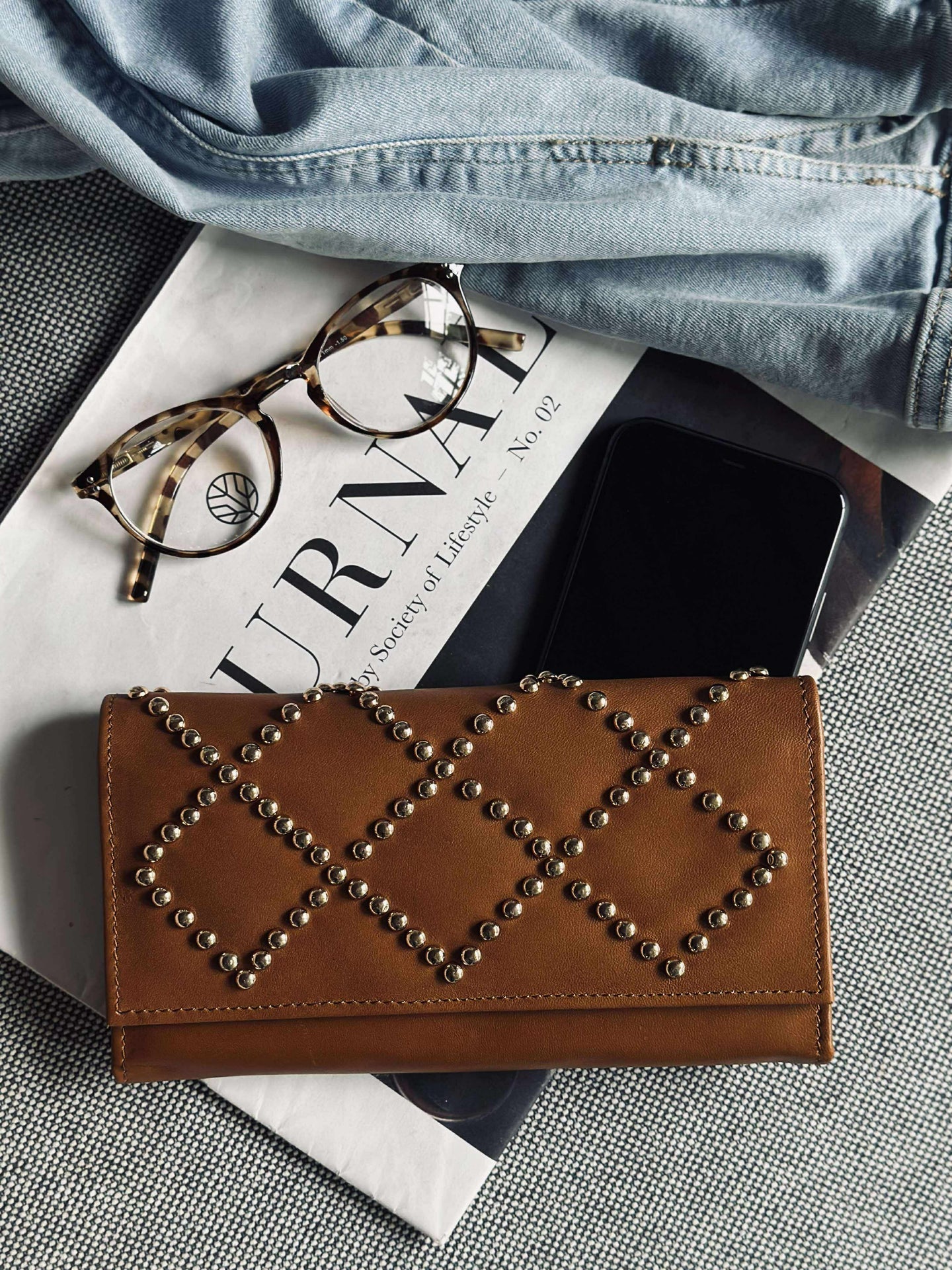 Clutch med nitar - LIMA large