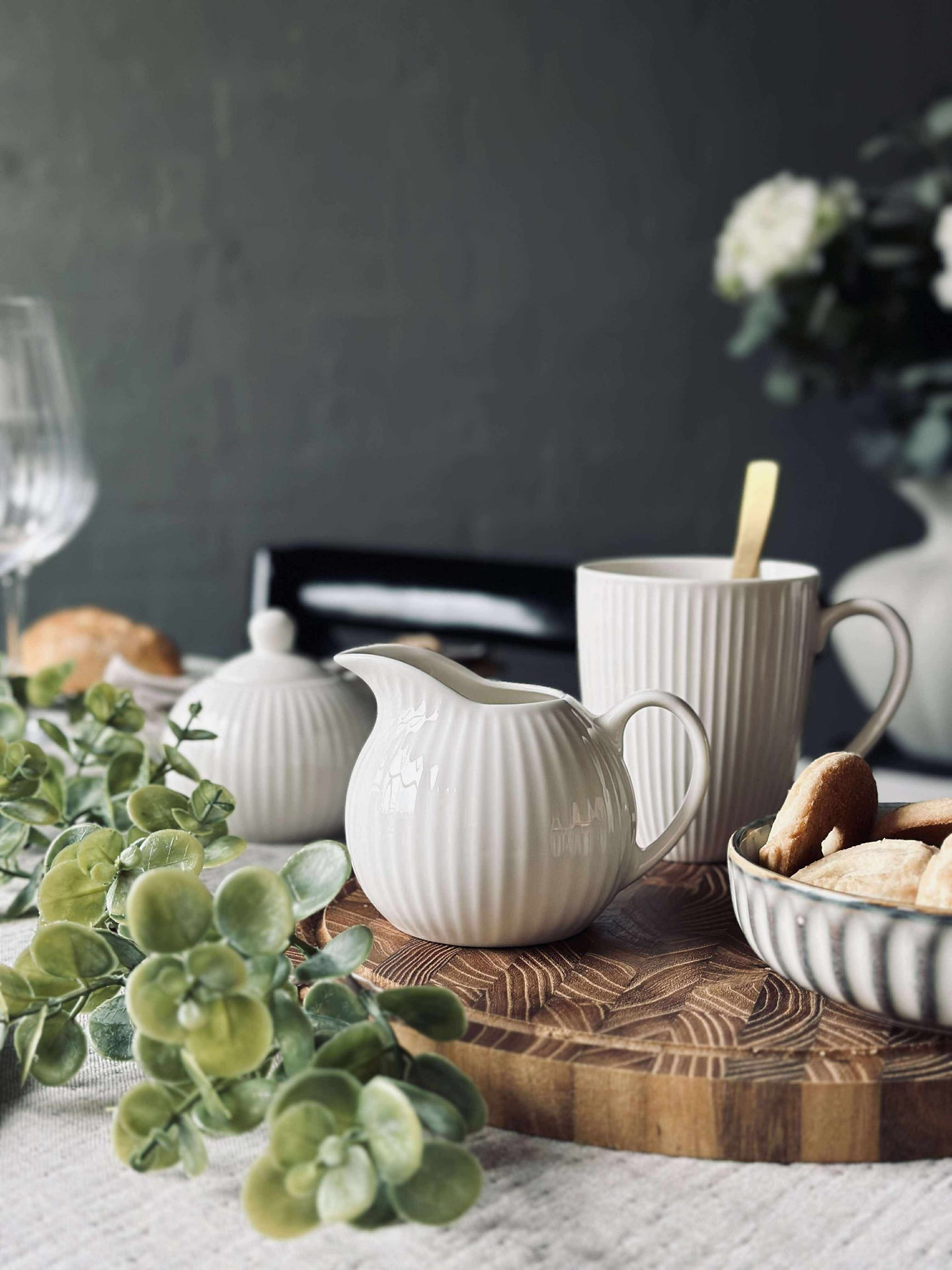 Räfflad Mjölkkanna - Porslin