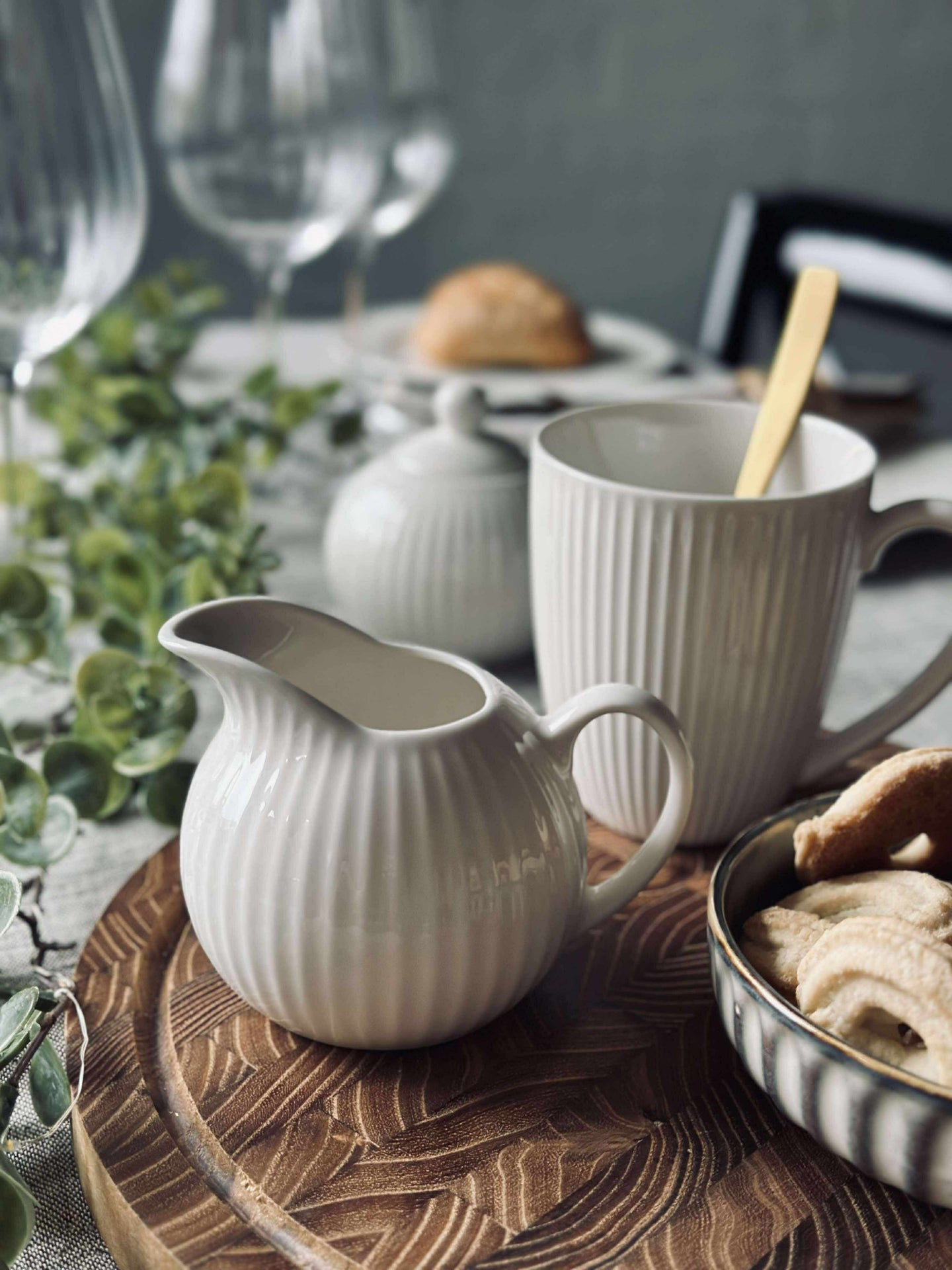 Räfflad Mjölkkanna - Porslin