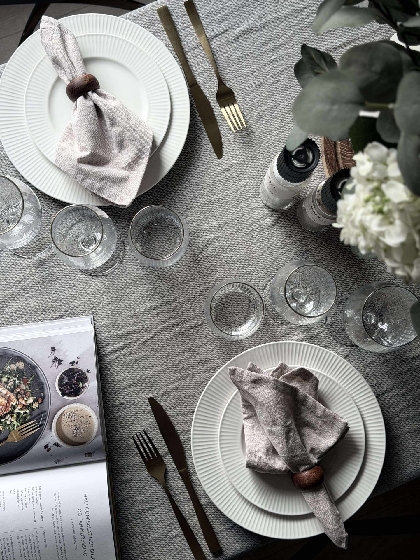 Vattenglas med räfflad design och guldkant - 4 st.