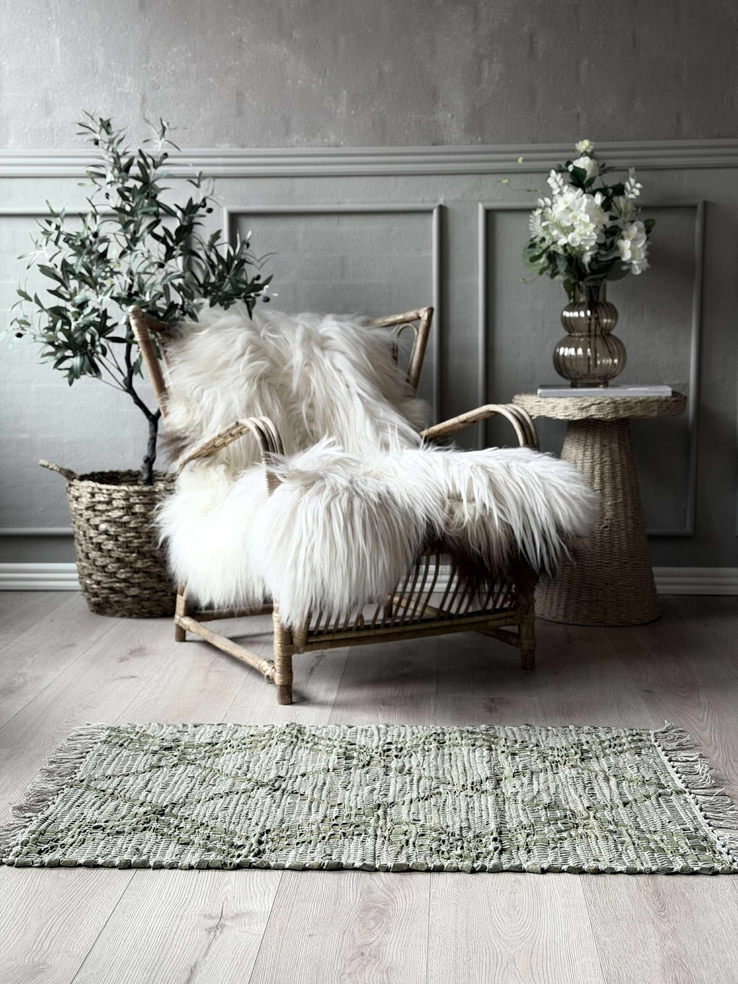 Dörrmatta i läder med fransar - Grön