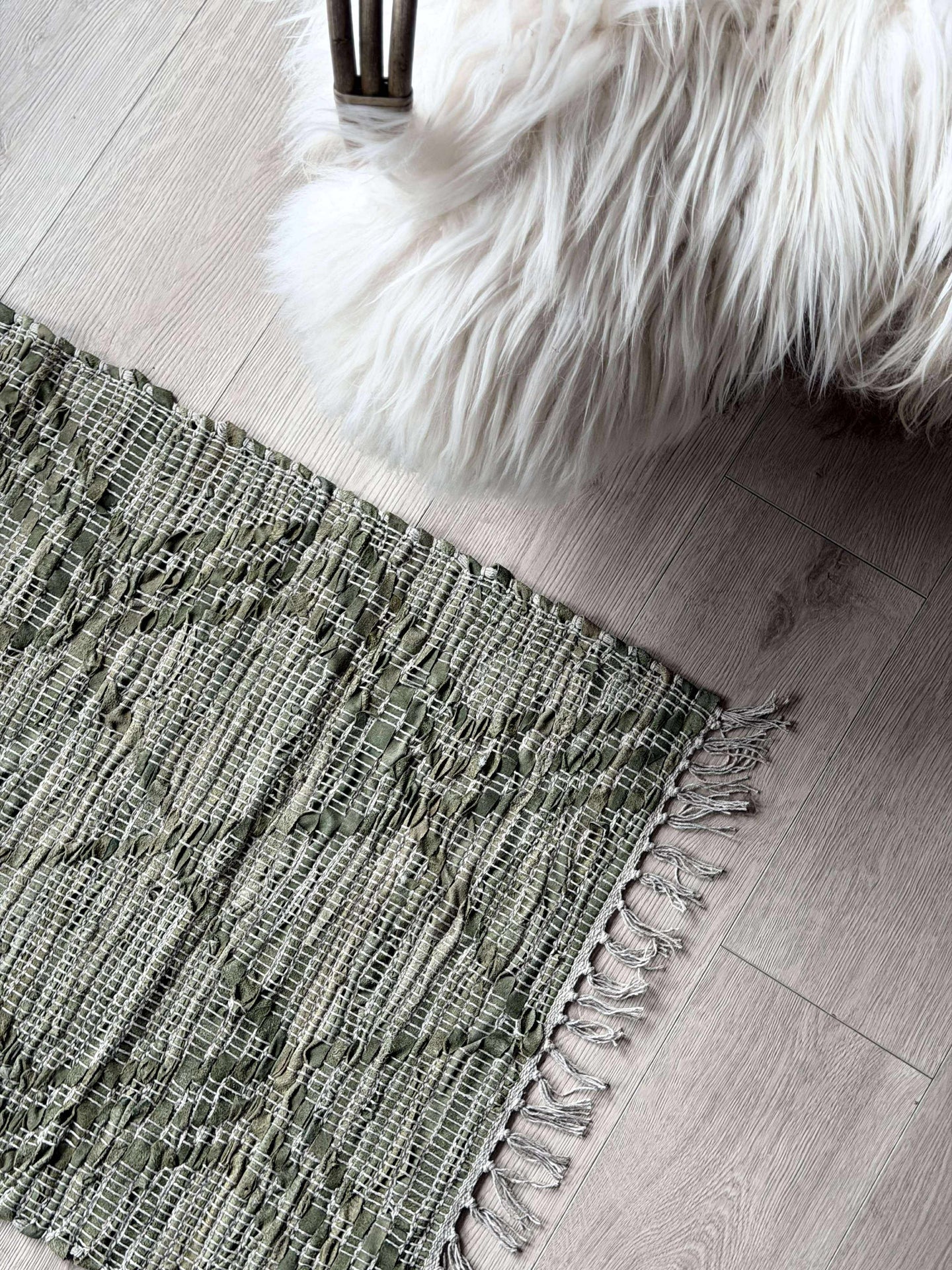 Dörrmatta i läder med fransar - Grön