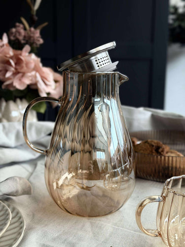 Glaskanna med räfflor