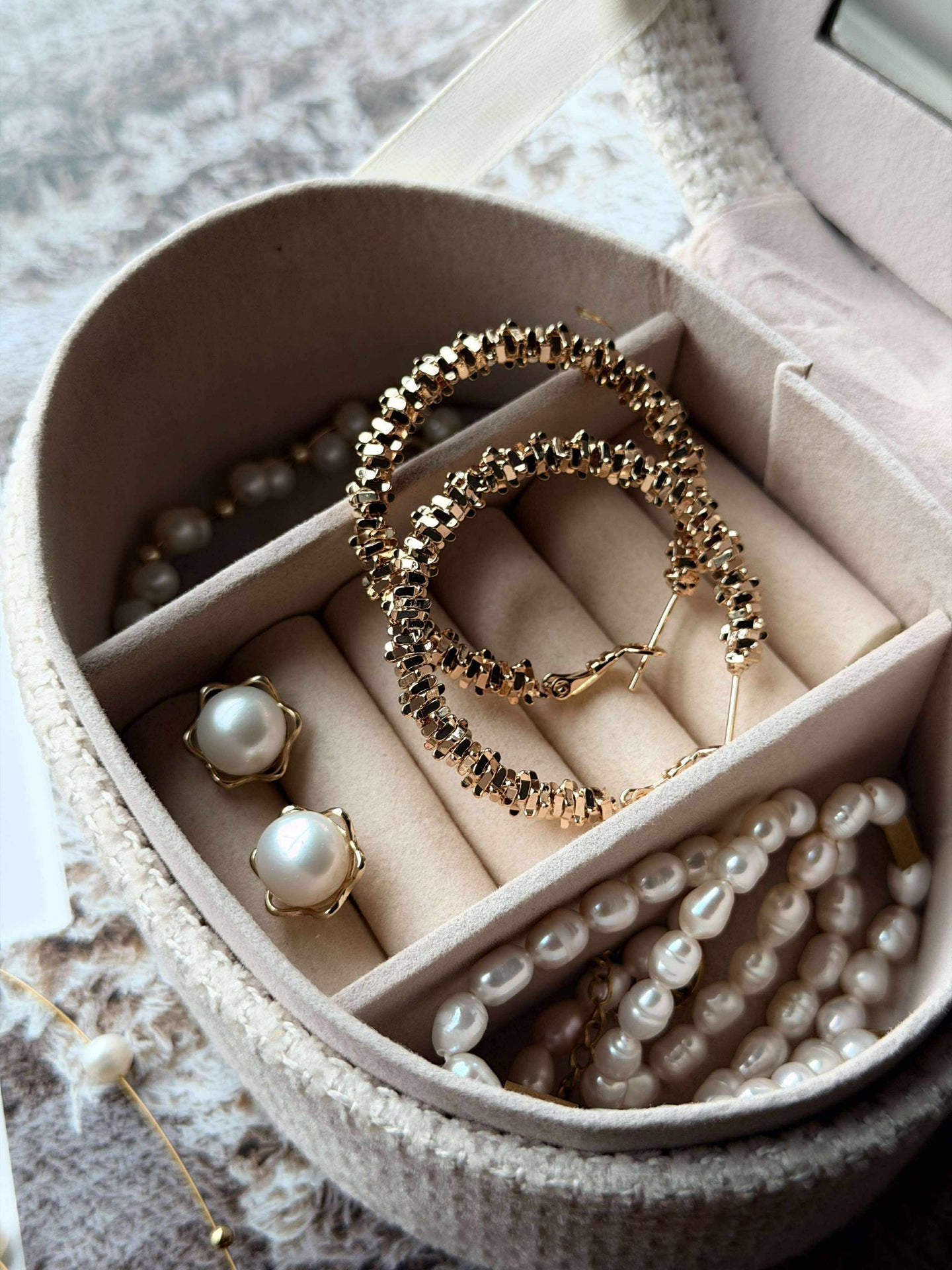 Örhängen INA Hoops Small - 18K förgyllda