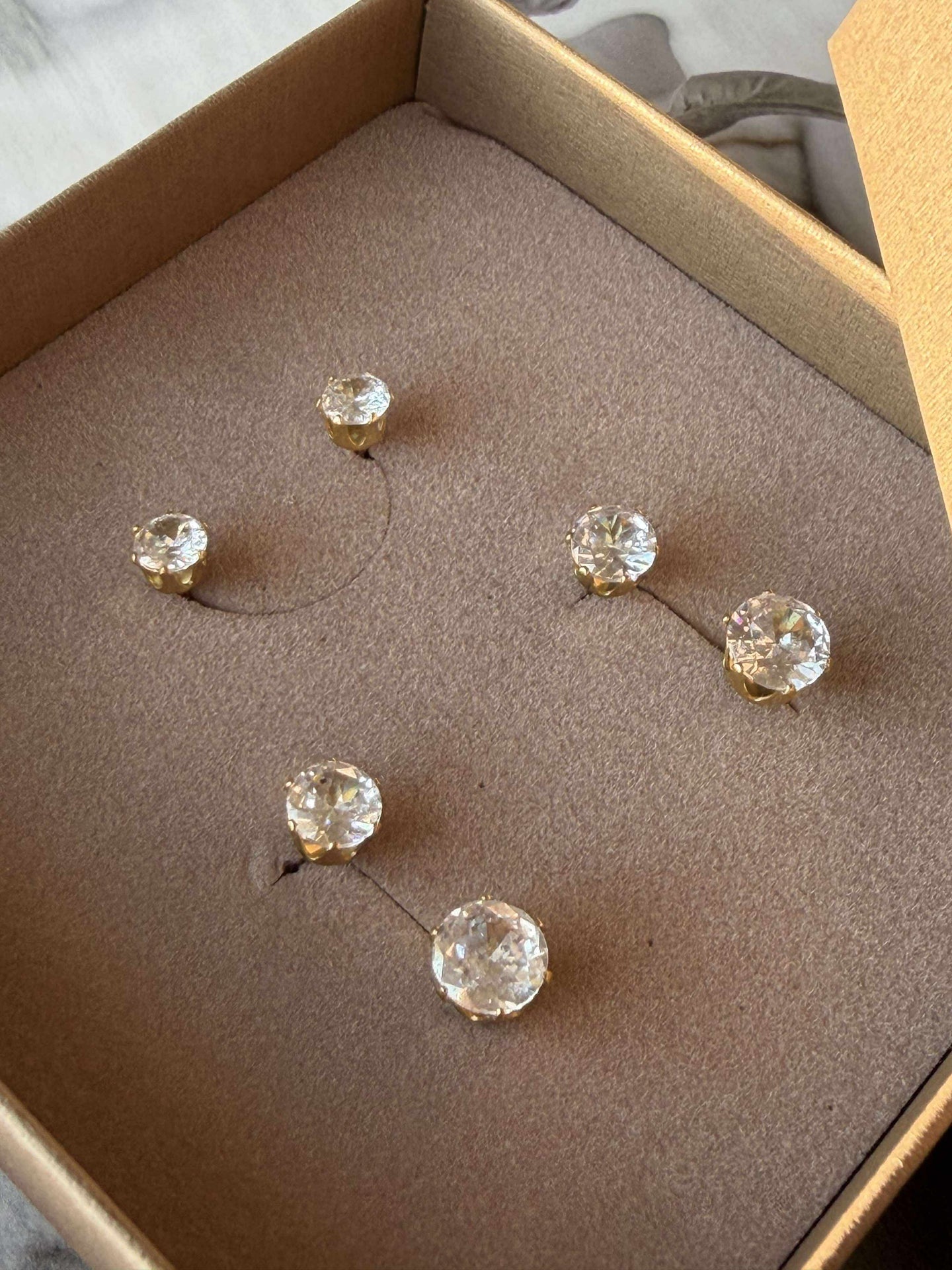 Mix box med 6 örhängen - Riva 18k förgylld