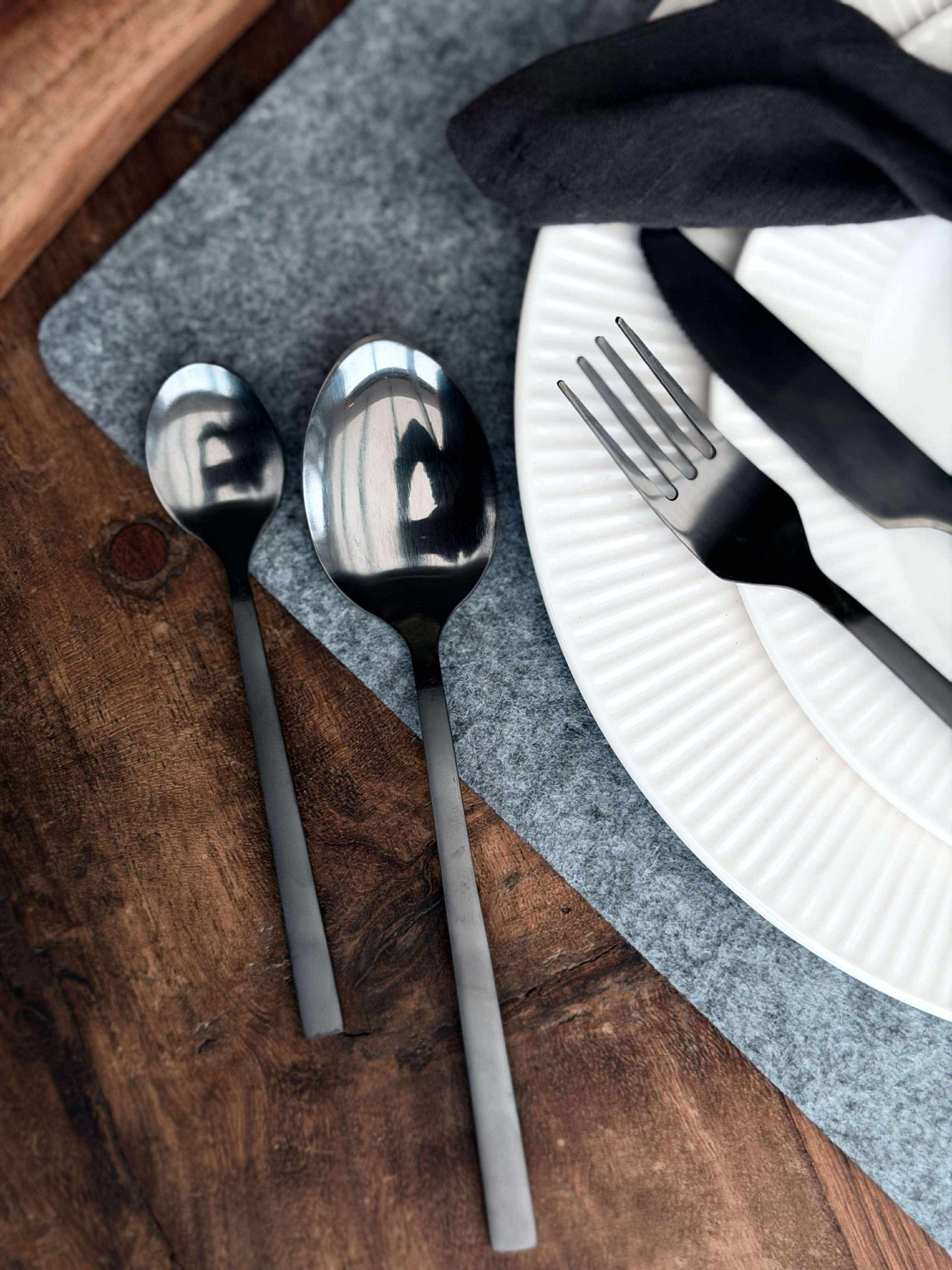 Bestick 16 delar i ask - Matt svart