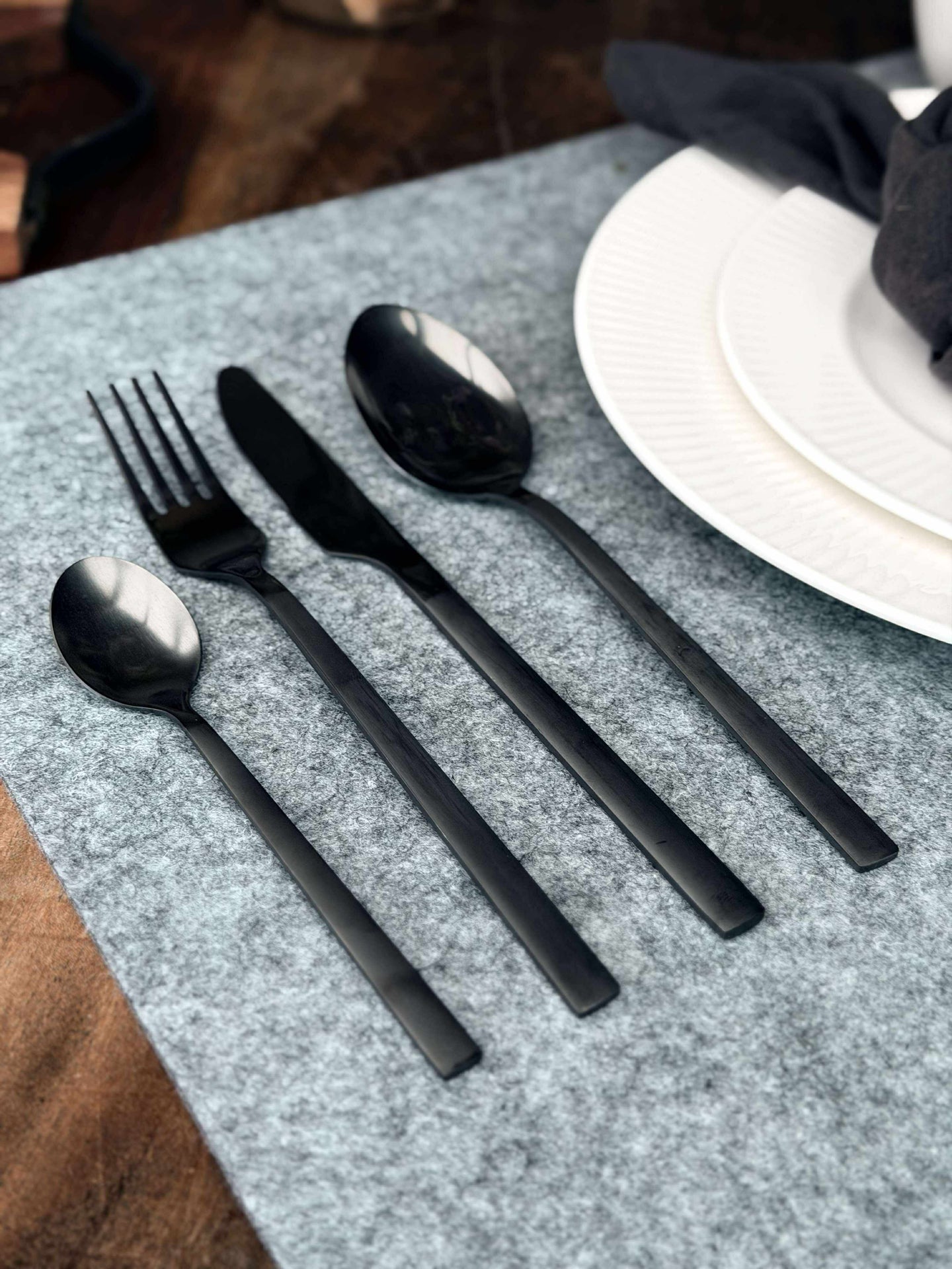 Bestick 16 delar i ask - Matt svart