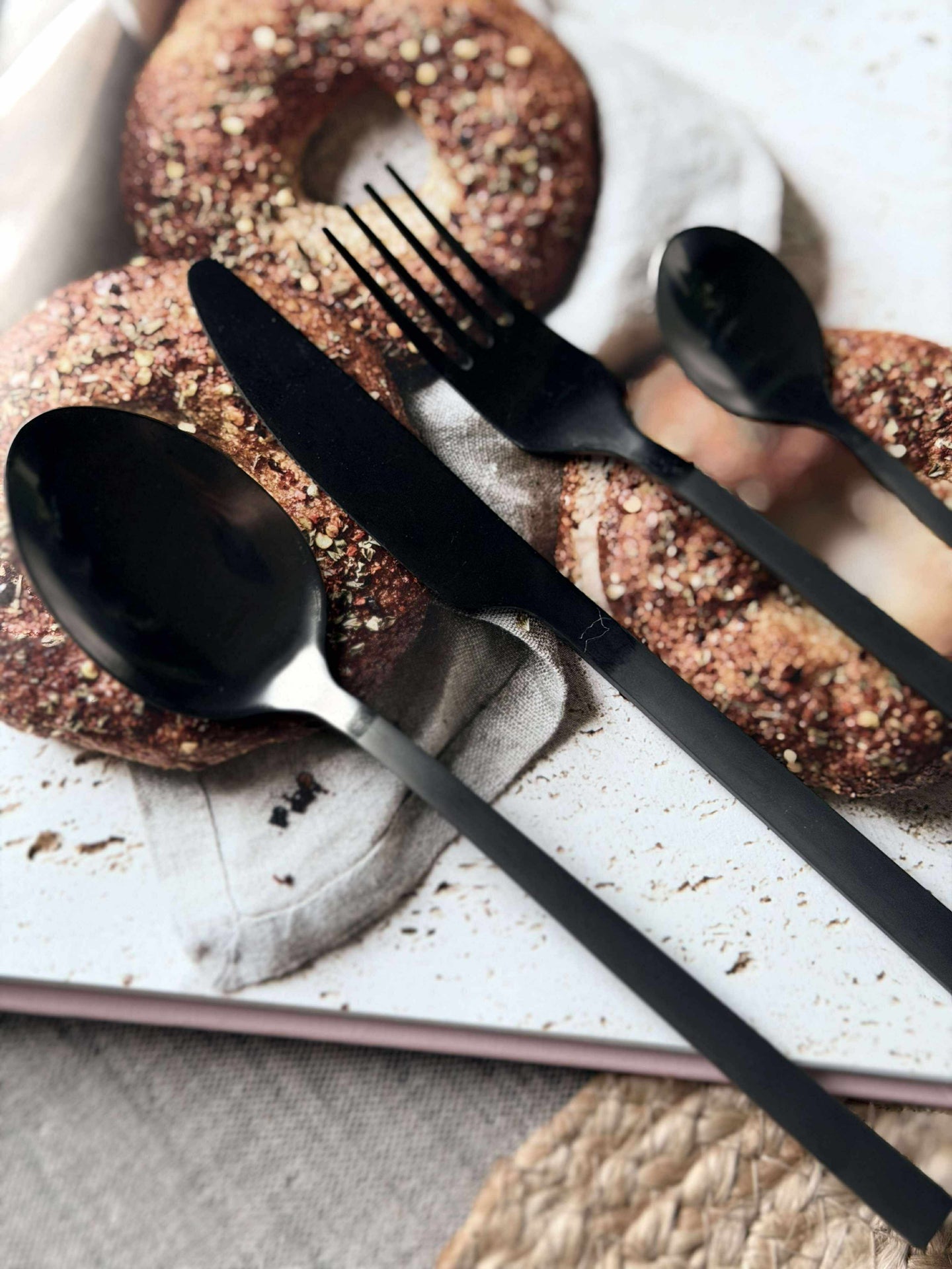 Bestick 16 delar i ask - Matt svart