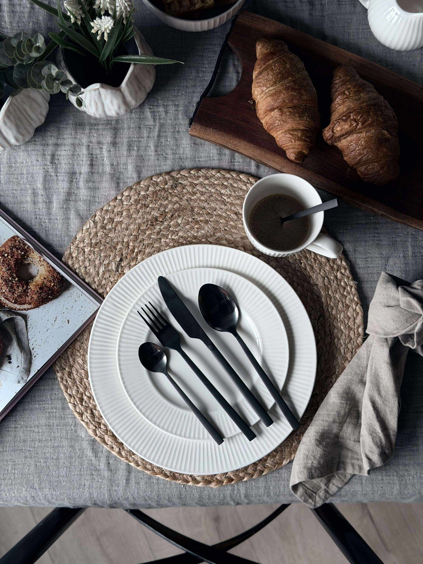 Bestick 16 delar i ask - Matt svart