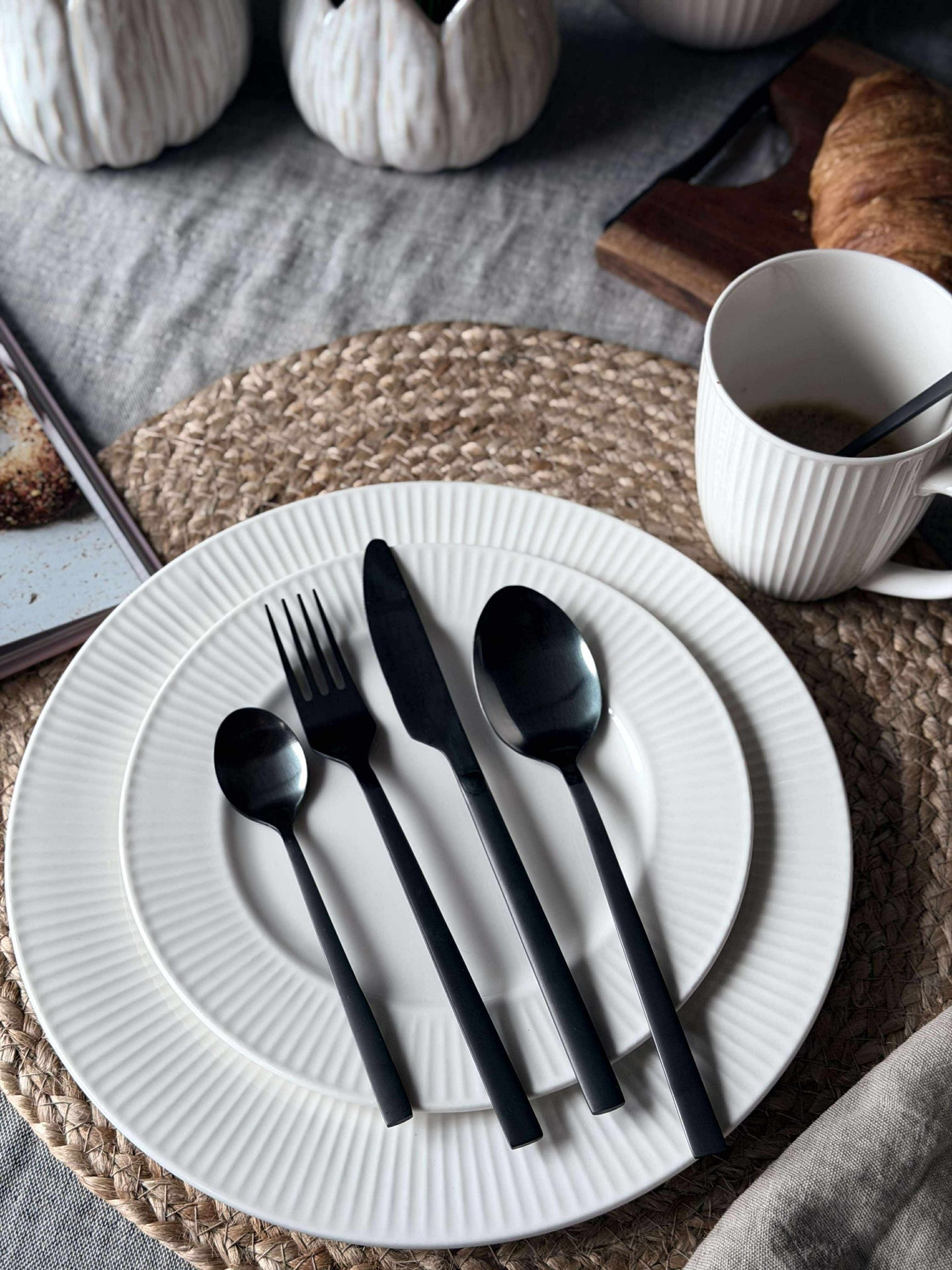 Bestick 16 delar i ask - Matt svart