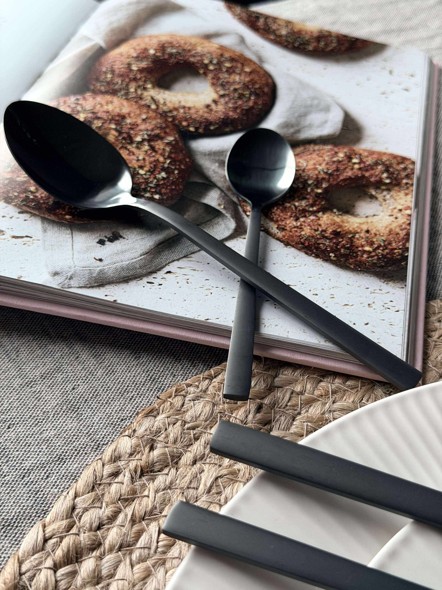 Bestick 16 delar i ask - Matt svart