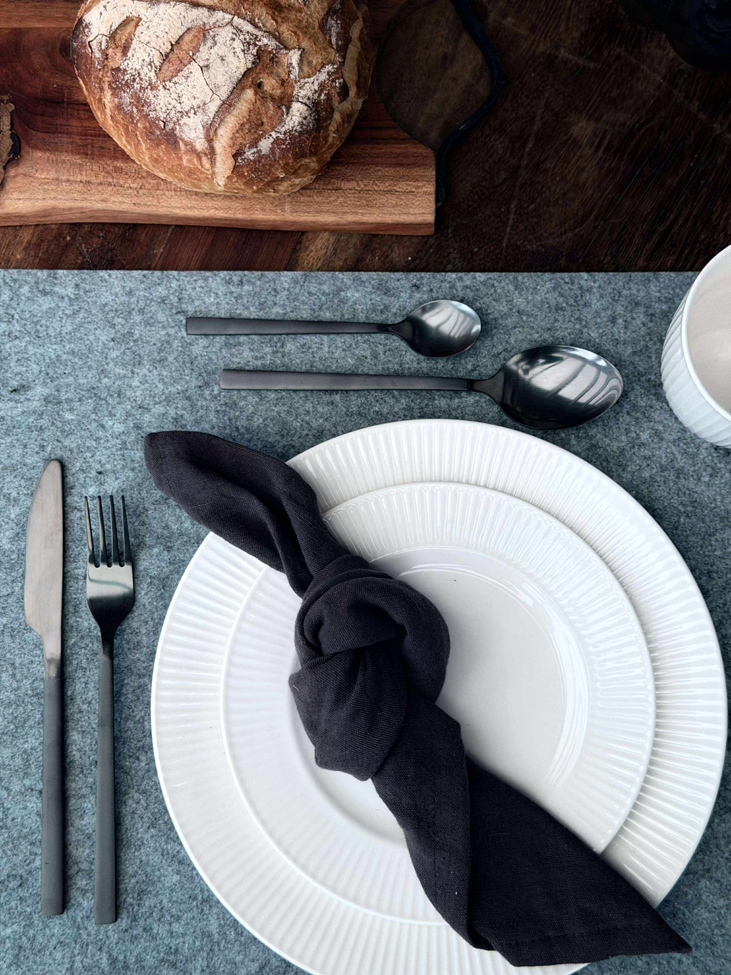 Bestick 16 delar i ask - Matt svart