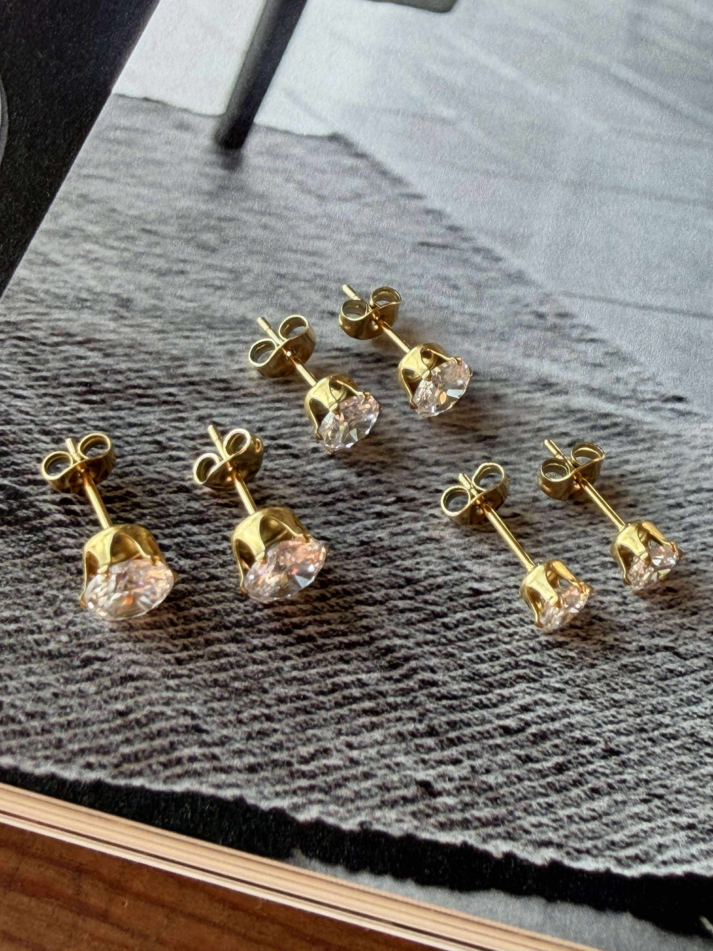 Mix box med 6 örhängen - Riva 18k förgylld
